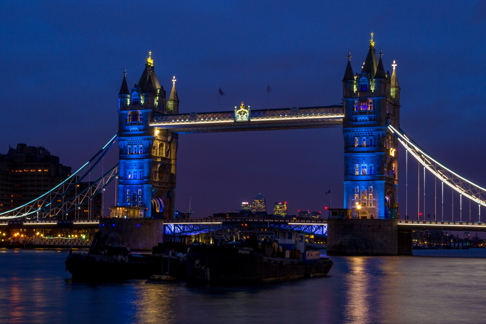 most, mezník, noc, Metropolitní oblast, věž, metropole, nebe, panoráma města, město, urban area, soumrak, večer, fixed link, odraz, zvedací most, voda, panoráma, řeka, turistická atrakce, mrakodrap, moveable bridge, visutý most, kanál
