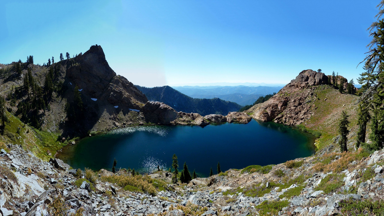 stromy, krajina, les, jezero, Skála, Příroda, údolí, horský průsmyk, Spojené státy americké, divočina, Alpy, turistika, chůze, crater Lake, plošina, Virginie, hřbet, hora, dobrodružství, nádrž, pleso, 2560x1440 px, jezero, horských reliéf, landform, geografický rys, pohoří, klesl