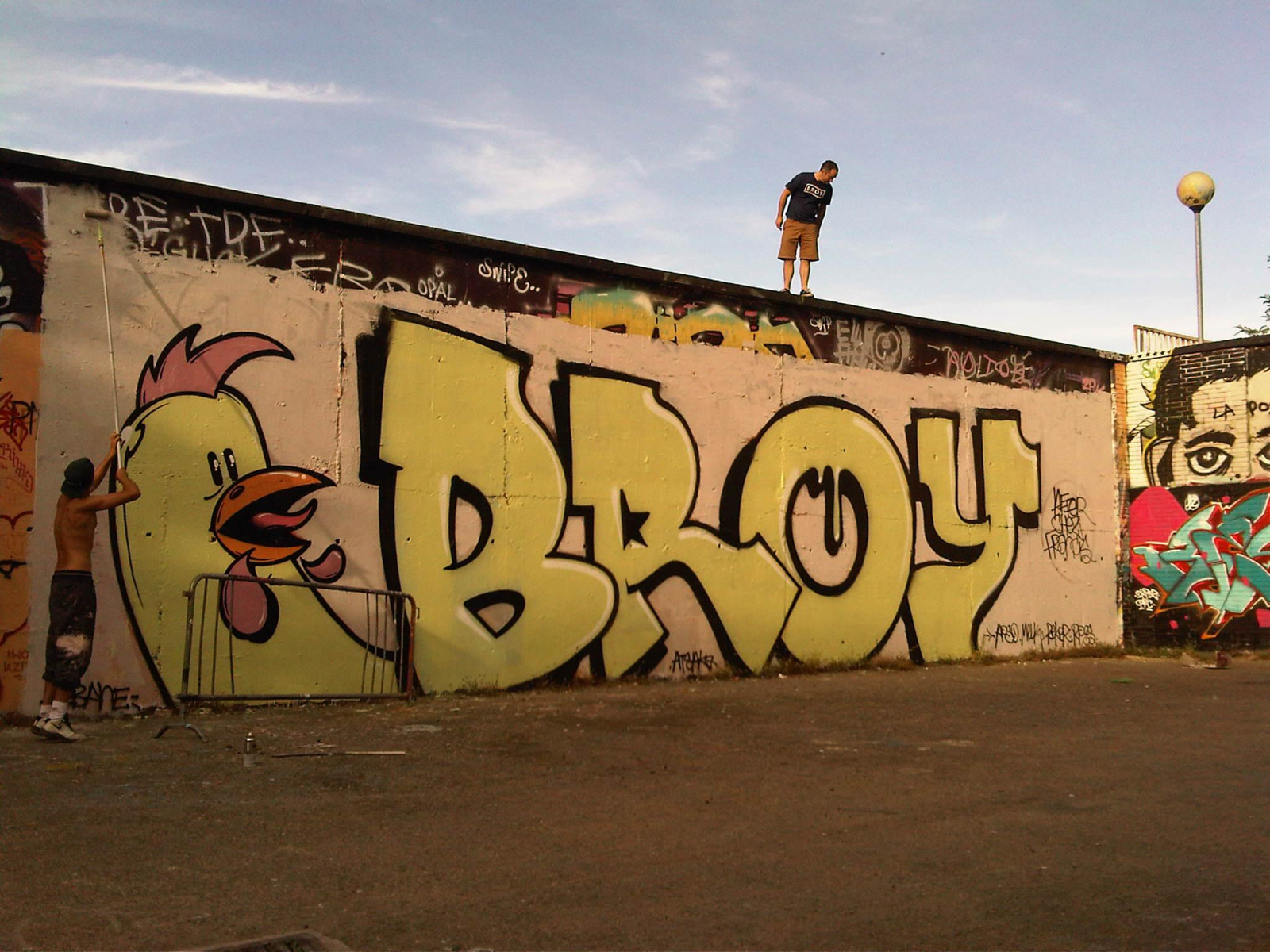 ulice, stěna, silnice, móda, grafiti, Paříž, oblečení, nástěnná malba, infrastruktura, Toulouse, UMĚNÍ, oblečení, tričko, sanfrancisco, Bruxelles, urban area, tee, mít na sobě, Broy, broyclothing