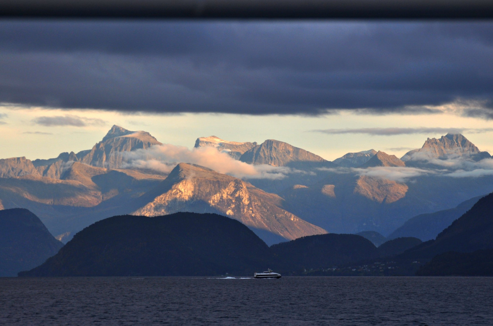 Landschaft, Berge, Sonnenuntergang, Meer, See, Betrachtung, Eisberg, Sonnenaufgang, Eis, Norwegen, Abend, Morgen, Horizont, Fjord, Arktis, Dämmerung, Wolke, Berg, Dämmerung, Mygearandme, Mygearandmepremium, Mygearandmebronze, Mygearandmesilver, Mygearandmegold, Flickrstruereflection1, Flickrstruereflection2, Mygearandmeplatinum, Mygearandmediamond, Erinnern sie sich, Erinnern sie sich, Erinnern sie sich, Erinnern sie sich, Flickrstruereflection3, Norge, Erinnern sie sich, Erinnern sie sich, Erinnern sie sich, Erinnern sie sich, Fjell, Ystenes, Martinystenes, See, Romsdal, Vestlandet, M reogromsdal, Romsdalsfjella, Vikebukt, Atmosphärisches Phänomen, Bergige landforms, Landform, geographische Eigenschaft, Gebirge, arktischer Ozean, Glaziale landform