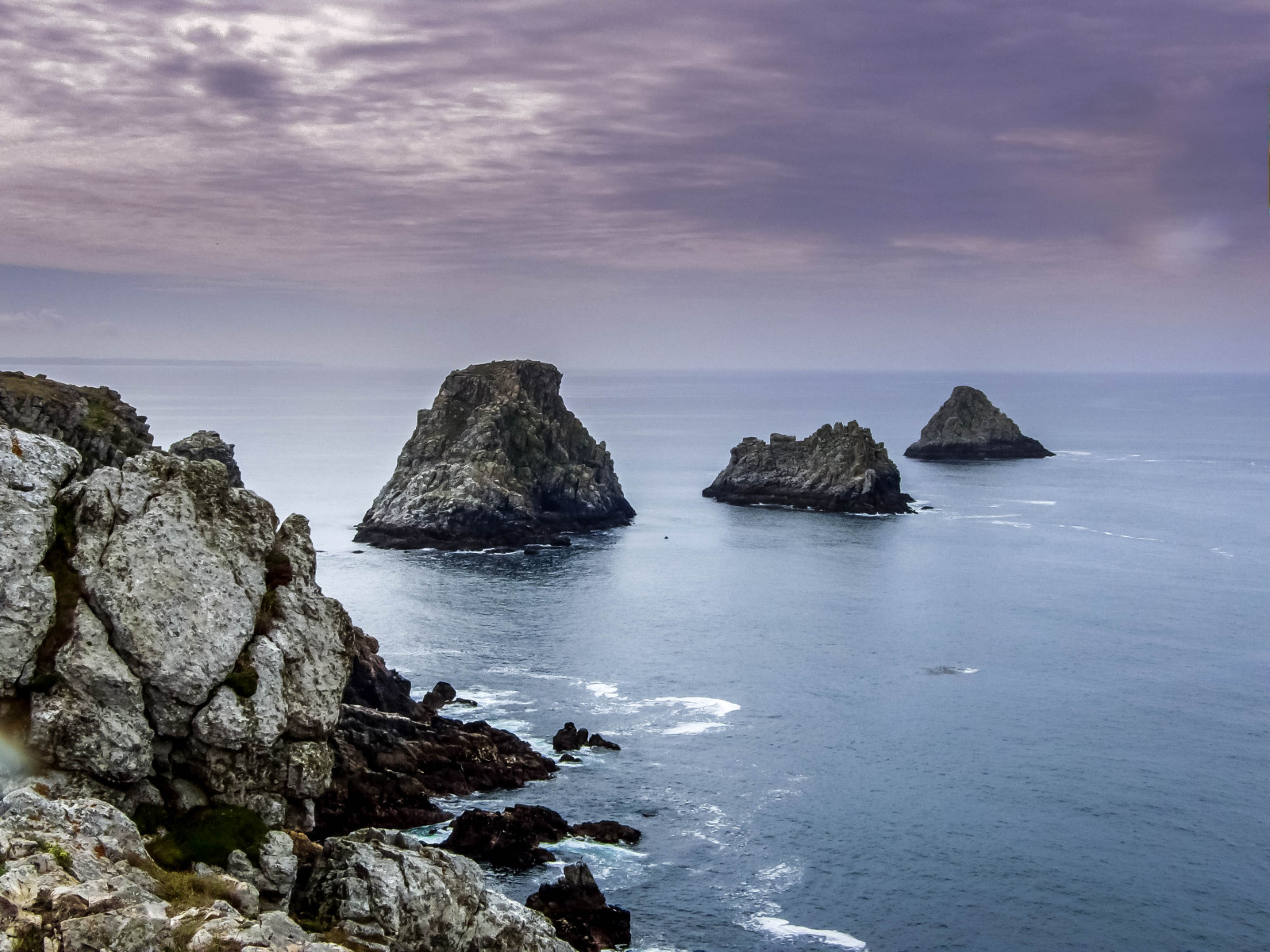 krajina, moře, záliv, voda, Skála, pobřeží, nebe, uklidnit, pobřeží, útes, horizont, skály, letní, Francie, pelerína, Dovolená, teplý, Objev, poloostrov, Formace, Terén, mrak, oceán, vlna, zátoka, ostrůvek, bretagne, Frankreich, Breizh, pointe, zásobník, Klippe, mys, mys, penarbed, Finistere, Crozon, atlanticsea, camaretsurmer, Finisterrae, pointedepenhir, biscaya, littlebrittany, lestasdepois, meratlantique, presqueiledecrozon, begpenhir, gallek, gourenezkraozon, coastal and oceanic landforms, skerry