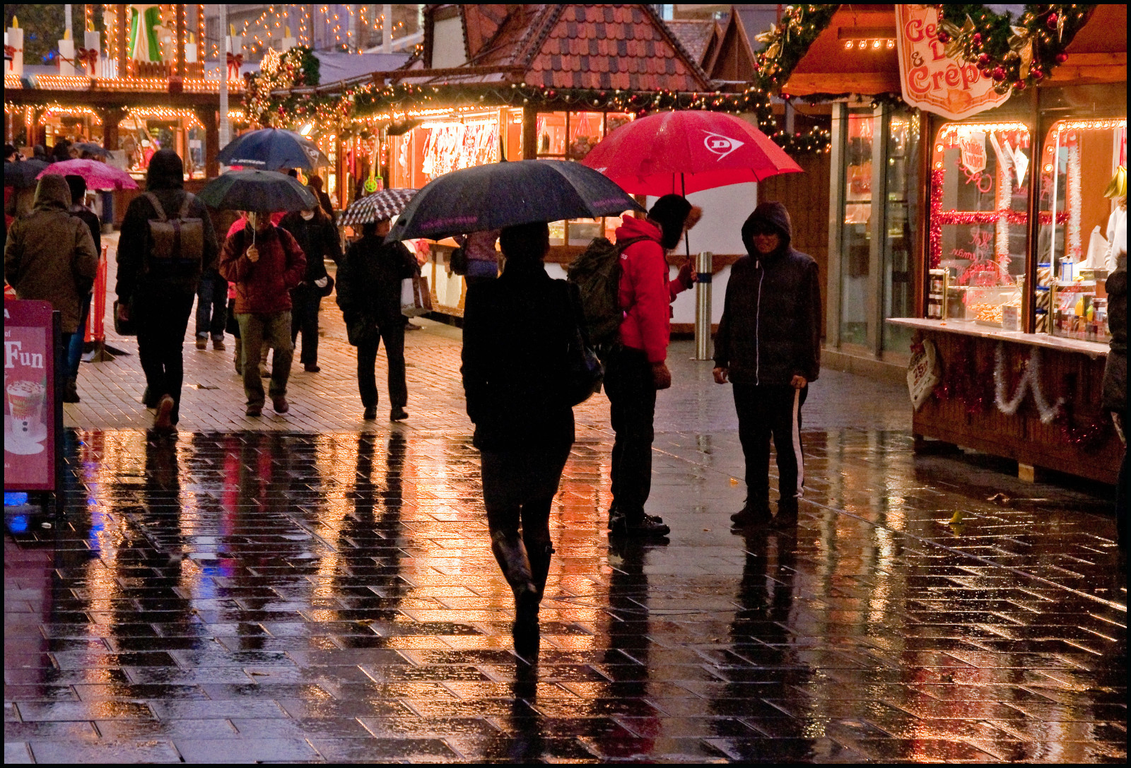 คน, ถนน, กลางคืน, ฤดูหนาว, ฝน, อังกฤษ, ตอนเย็น, เปียก, คริสต์มาส, ตะวันตกเฉียงใต้, สหราชอาณาจักร, พฤศจิกายน, 2013, Bristol, สี, ฤดูใบไม้ร่วง, คริสต์มาส, การสะท้อน, ร่ม, ฝูงชน, nikond90, photographbyjeremyfennell, broadmead, ฝนเดือนพฤศจิกายน, justwalkinintherain, bristolgermanchristmasmarket