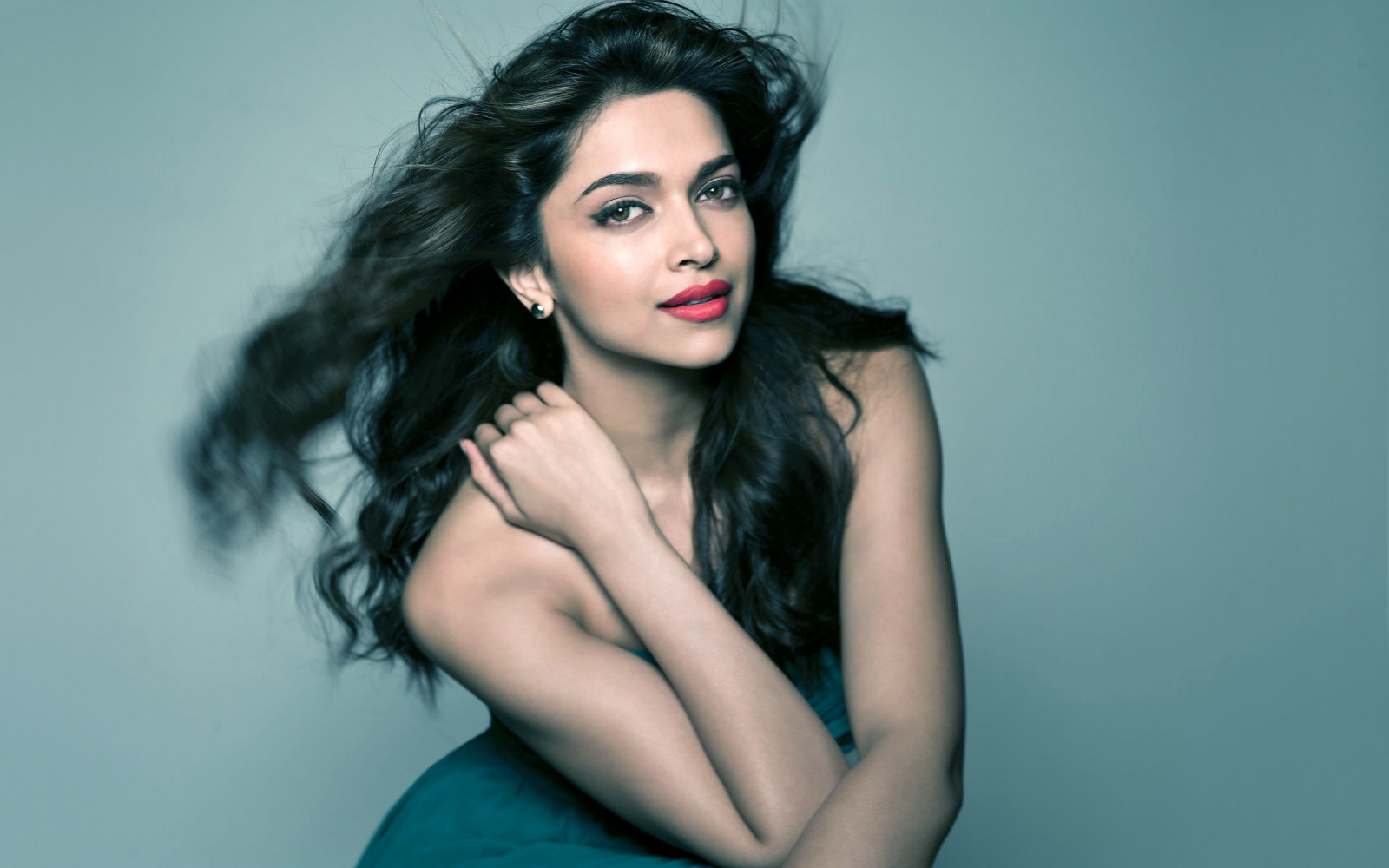 tvář, model, portrét, dlouhé vlasy, brýle, fotografování, osobnost, zpěvák, černé vlasy, móda, vlasy, smyslný pohled, Osoba, kůže, Deepika Padukone, supermodelka, dívka, krása, oko, žena, dáma, účes, 2560x1600 px, portrétní fotografie, focení, hnědé vlasy, umění model, břicho, Lidské tělo