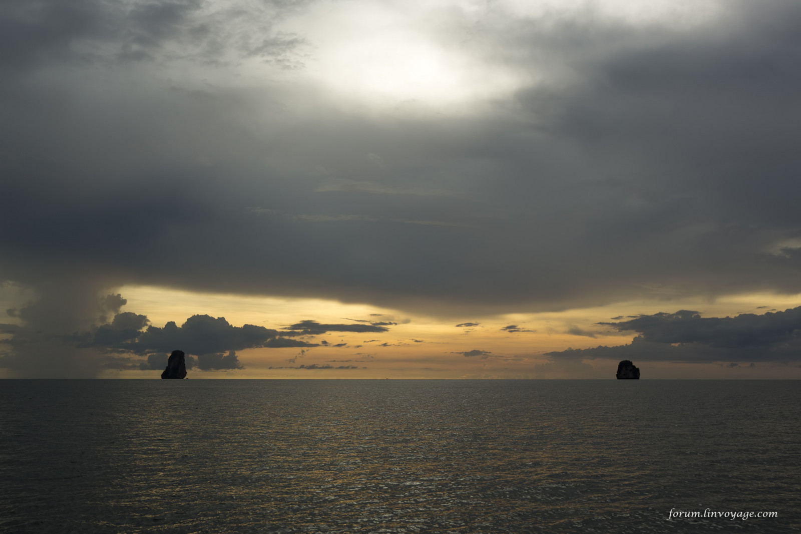 Sonnenlicht, Sonnenuntergang, Meer, Bucht, Wasser, Rock, Ufer, Himmel, Strand, Sonnenaufgang, Abend, Morgen, Küste, Sonne, Horizont, Insel, Dämmerung, Yacht, Thailand, Wolke, Dämmerung, Ozean, Welle, Phuketischen, Phuketphotographnet, Forumlinvoyagecom, Httpforumlinvoyagecom, Atmosphärisches Phänomen, Nachglühen, Gewässer