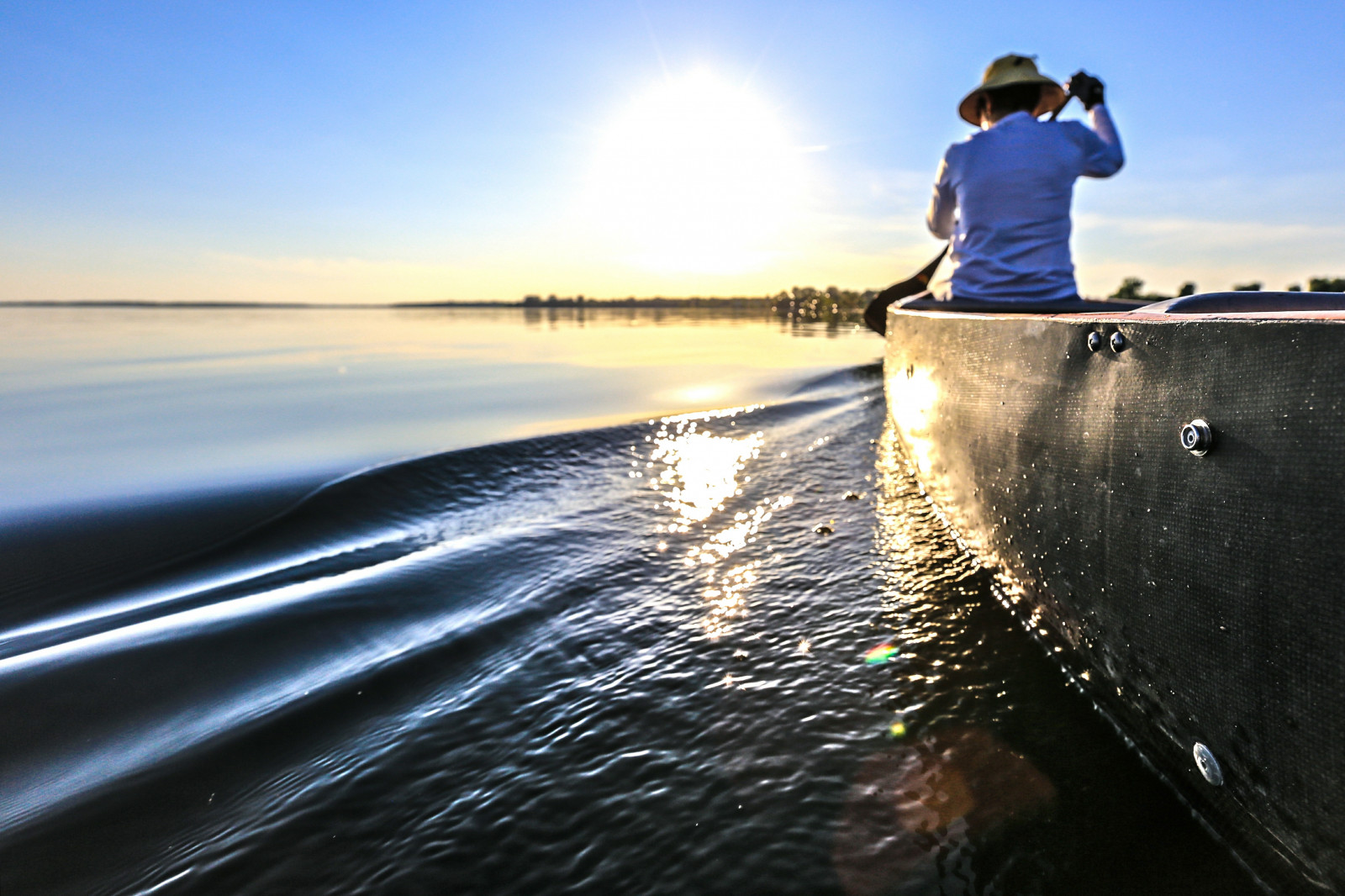 แสงแดด, พระอาทิตย์ตก, ทะเล, ทะเลสาบ, น้ำ, ฝั่ง, การสะท้อน, ท้องฟ้า, คันธนู, พระอาทิตย์ขึ้น, เงียบสงบ, ตอนเย็น, เช้า, แม่น้ำ, คนเดียว, ขอบฟ้า, เงียบสงบ, อบอุ่น, เซน, พายเรือ, วันหยุด, ระลอก, เมฆ, ต้นไม้, เรียบ, ยังคง, มหาสมุทร, เรือแคนู, พายเรือแคนู, พายเรือ, ความอบอุ่น, 6d, ความสงบนิ่ง, การพักผ่อนหย่อนใจ, แมรี่, ปลุก, ผ่อนคลาย, ฝีพาย, แคม, Gunwale