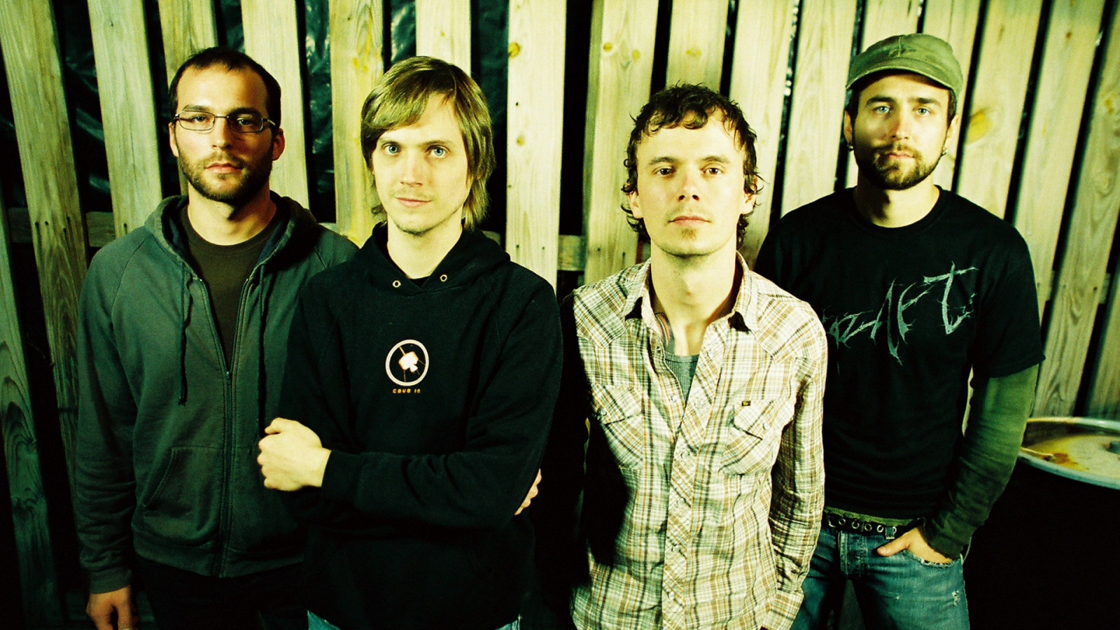 pelikán, kapela, dívej se, plot, košile