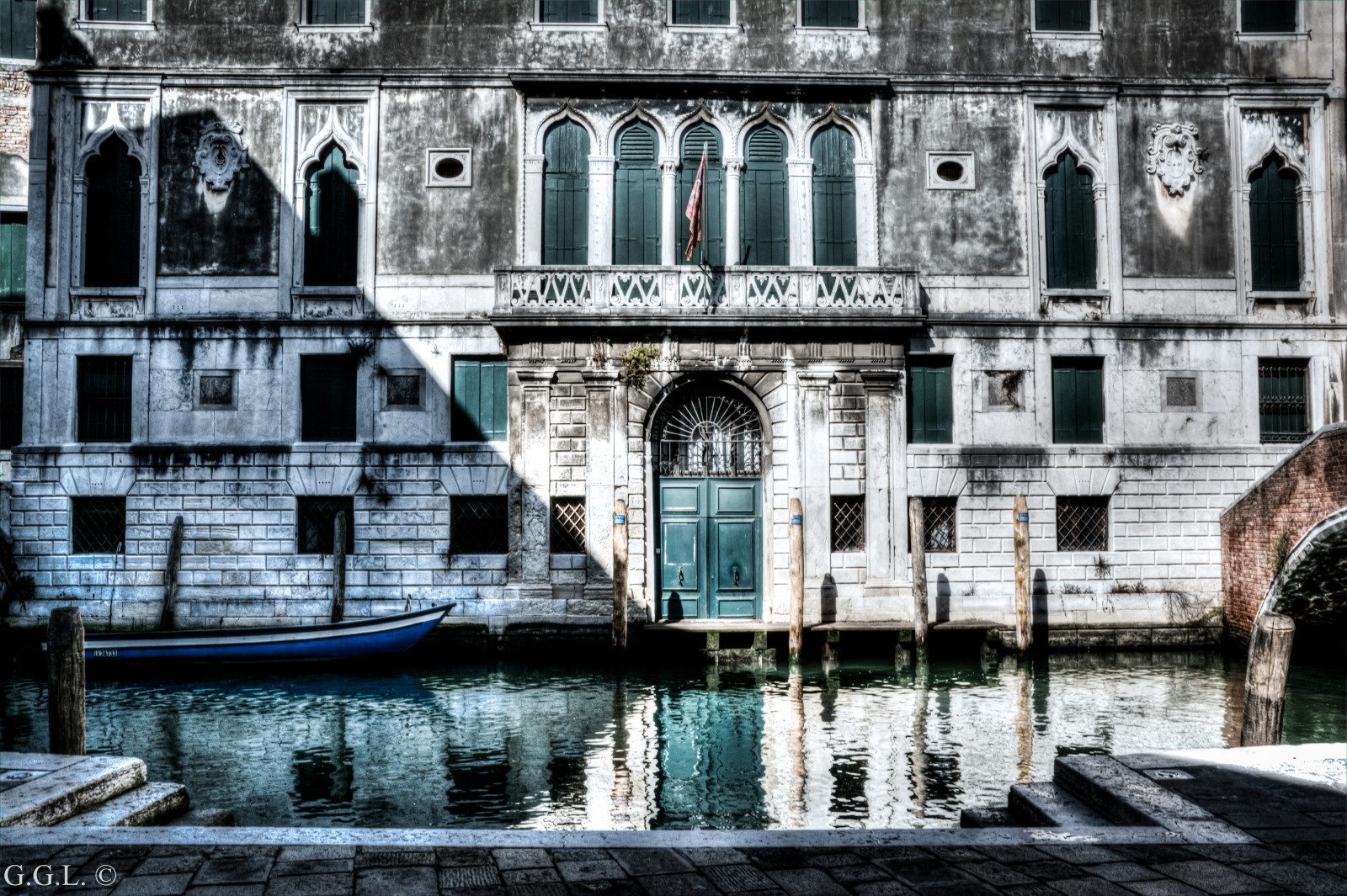 voda, odraz, mezník, budova, okno, fasáda, město, metropole, strom