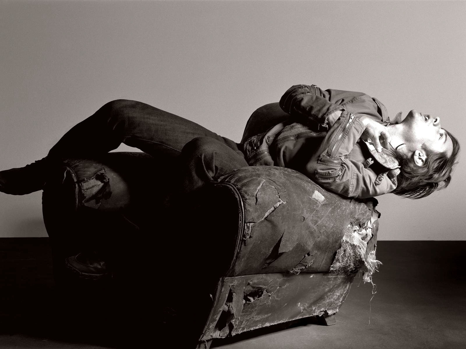 výkres, Černá, ilustrace, starý, černobílý, bruneta, fotografování, židle, sochařství, socha, UMĚNÍ, emoce, fotografie, obraz, skica, Černý a bílý, monochromatické fotografování, gael garcia bernal, Černá bílá, gesta