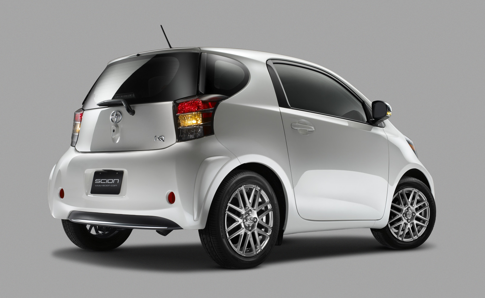 auto, ajoneuvo, Toyota, 2013, pistokas, Scion iQ, Toyota IQ, netcarshow, netcar, auto kuvat, auton kuva, iQ, maakulkuneuvon, auto make, konseptiauto, kompakti auto, kaupunkiauto, subcompact auto, kompakti SUV