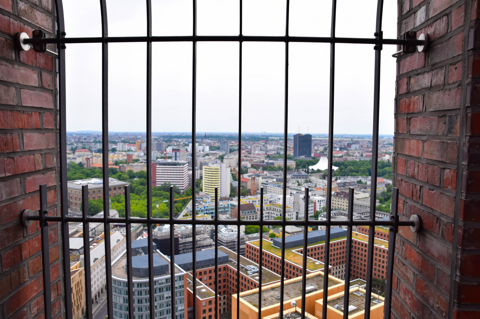 okno, město, architektura, Německo, balkón, Vzhled interiéru, Berlín, chalupa, zábradlí, Pohled, de, euorpe, Německo, deutschland, shora, Postupimské, berlinview, panormapunkt, brána, byt, fasáda, vlastnictví, nemovitost