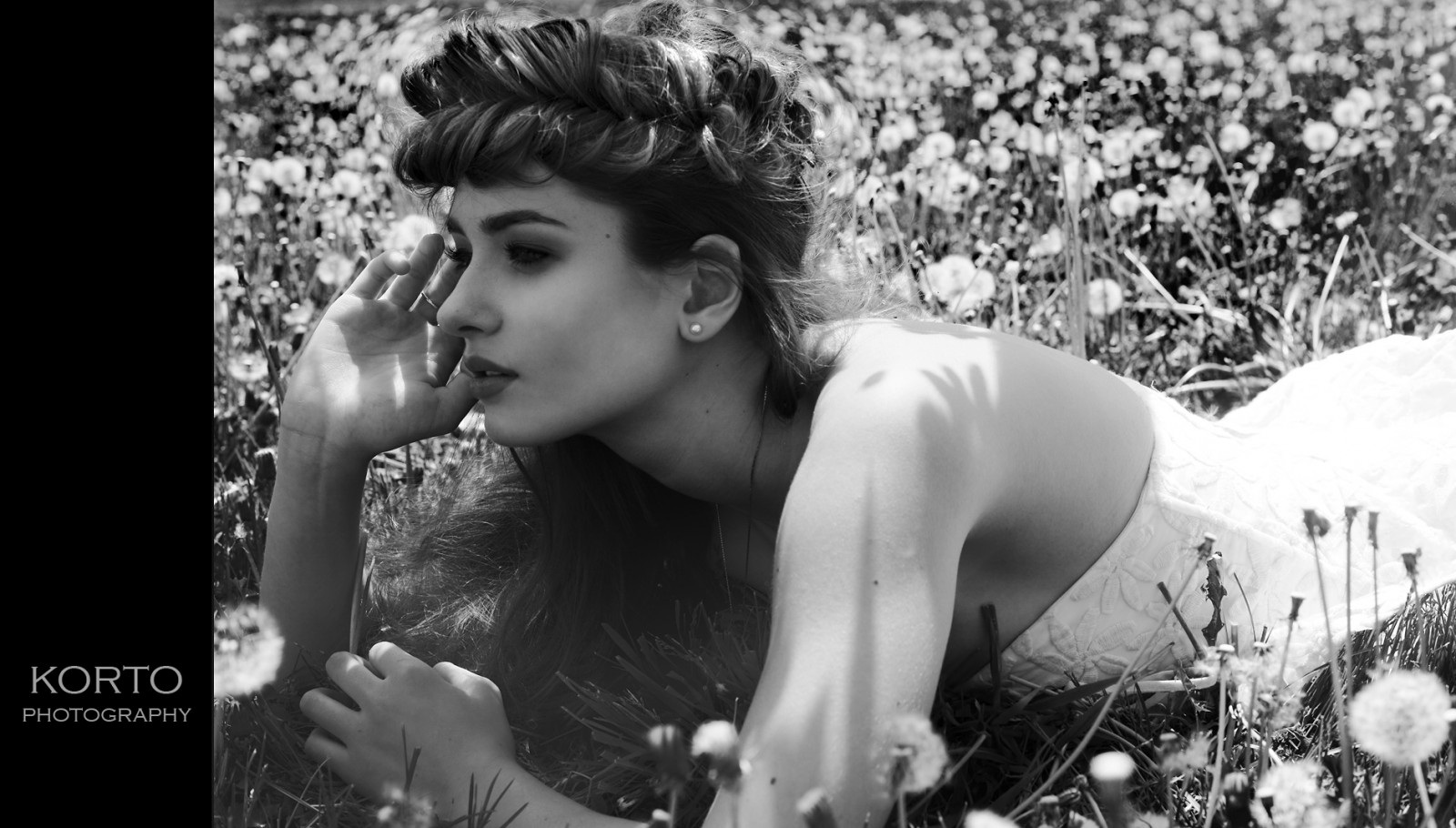 černobílý, model, portrét, fotografování, černé vlasy, princezna, vlasy, štěstí, Chicago, Černý a bílý, Krásná, květ, rozkošný, dívka, krása, usměj se, dáma, prsten, umělec, fotografie, úžasný, nádherný, portréty, modelování, inspirace, femalemodel, femalephotographer, účes, bílé šaty, inspirovat, prýmek, Černý a bílý, monochromatické fotografování, portrétní fotografie, focení, vysoká tráva, korto, chicagophotographer, kortophotography, allisonkortokrax, chicagophotography, kadeřník, chicagomodel, pearlearring, artisticphotographer, chicagomakeupartist, inspirationalphotographer, hairinspiration, zoestroud, illinoisphotographer, chicagoportraitphotographer, deaddandelions, illinoismodel, chicagohairstylist, samanthagribble, chicagofashionphotographer, chicagotalent, kortokrax, samgribble, chicagocreativephotographer, illinoisfashionphotographer, stock photography