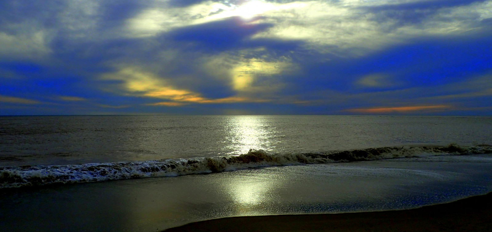 nebe, horizont, moře, pobřeží, oceán, voda, uklidnit, mrak, západ slunce, odraz, atmosféra, ráno, jev, svítání, pobřeží, vlna, večer, soumrak, slunečnímu záření, mořská vlna, svítání, odlesk, pláž, slunce, meteorologický jev, slapy, mys