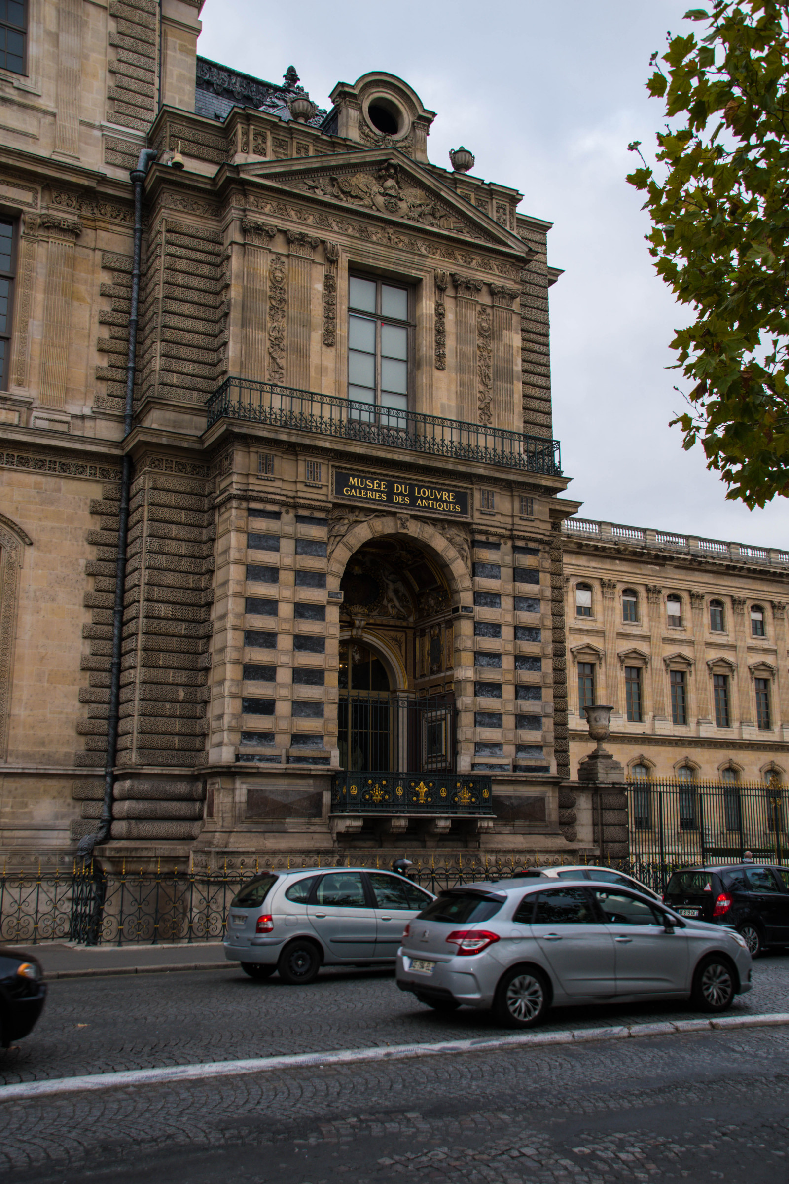 by, gade, arkitektur, vej, Frankrig, Paris, museum, downtown, Euorpe, ledefrance, Frankrike, fr, louvremuseum, paris1erarrondissement, facade, byområde, menneskelig bosættelse, kvarter