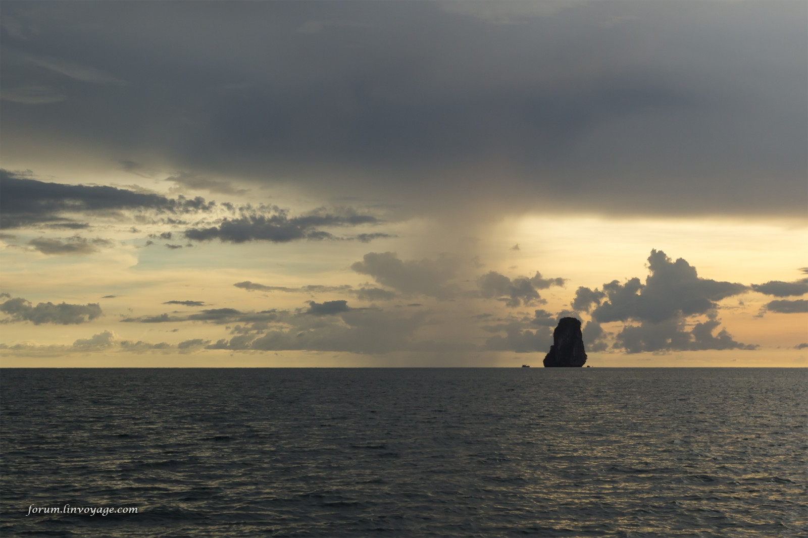 slunečnímu záření, krajina, sport, západ slunce, moře, záliv, voda, Skála, pobřeží, odraz, nebe, park, déšť, pláž, svítání, večer, ráno, věž, pobřeží, útes, horizont, ostrov, letní, Malajsie, soumrak, jachta, Thajsko, plachtění, katamarán, Langkawi, mrak, hora, svítání, venkovní, oceán, mořský, vlna, Pattaya, krabi, Samui, phuket, phuketian, plachta, proud, jachting, phuketphotographernet, forumlinvoyagecom, atmosférický jev, tělo z vody, mořská vlna, meteorologický jev