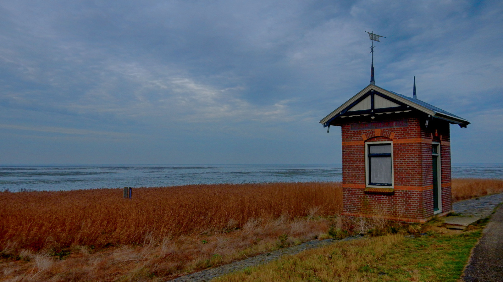Gps535437n55530e, Rijkspeilschaal, Rijkspeilschaal1919, Amsteldiepdijk, Dijk, Waddenzee, Amsteldiep, Rijkspeilschaal1919id480008, Gebouwtjerijkspeilschaal1919, noordholland, Severholland, Holandsko, Nizozemí, Wieringen
