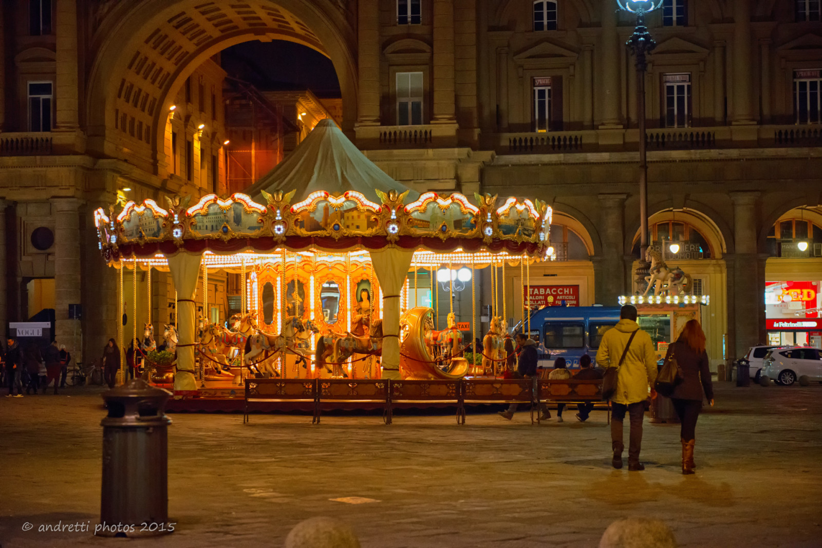 ulice, noc, architektura, večer, náměstí, kolotoč, cestovat, Italia, budovy, geocountry, geocity, geostate, geolocation, exif focallength 70mm, exif isospeed 4000, EXIF otvor 28, toscana, zábavní park, exif aby nikoncorporation, Kamera make nikoncorporation, nightphoto, EXIF čočka 240700mmf28, exif modelu nikond800, Model fotoaparátu nikond800, shootingtechnique, detal, geo lon 11254269444445, geo lat 43771447222222