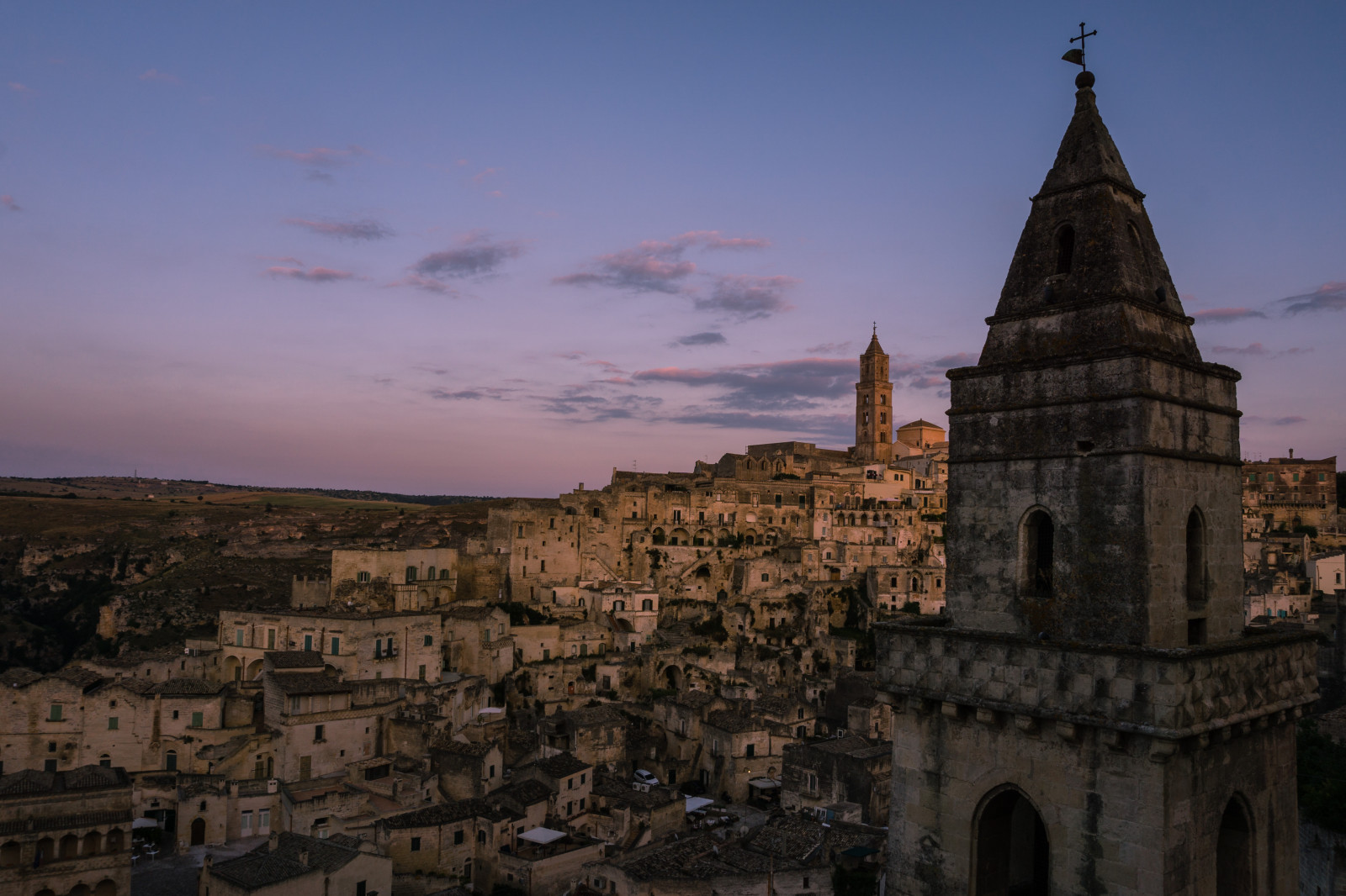 nebe, historické místo, mezník, město, dávná historie, spirála, dějiny, budova, středověká architektura, archeologické naleziště, katedrála, mrak, večer, věž, chrám, turistická atrakce, středověk, soumrak, seznamu světového dědictví unesco, horizont, zřícenina, Cestovní ruch, opevnění, fasáda, svítání, zájezdy, místo uctívání, kostelní věž