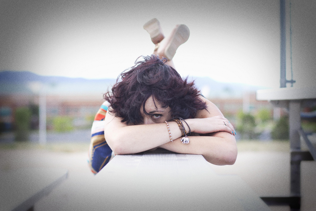 ryšavý, sedící, fotografování, modrý, kouzlo, móda, vlasy, boty, podpatky, Colorado, štěstí, kloub, Pojmový, Denver, UMĚNÍ, Krásná, dosti, divoký, dívka, usměj se, žena, ruka, zábava, člověk, fotografie, digitální, paže, canonrebel, momentka, redakční, t4i, Colorado Springs, Lidské tělo