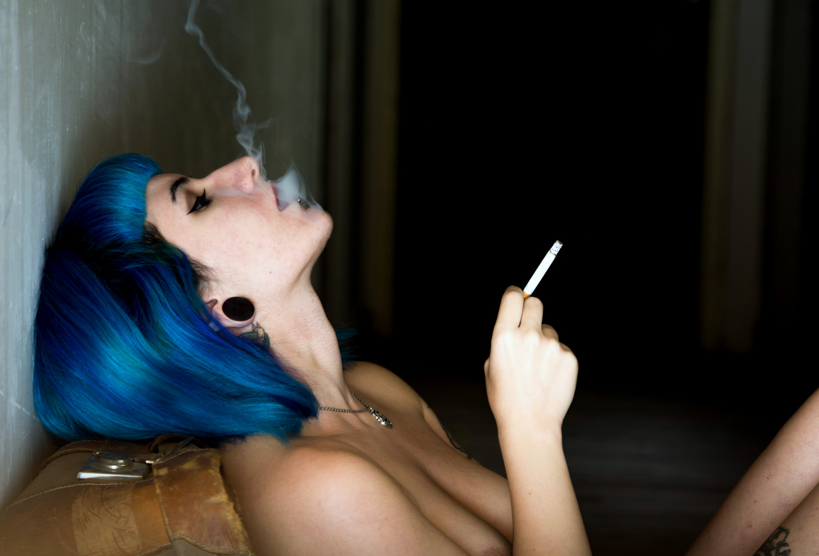 Londra, modello, ritratto, fotografia, fumo, blu, Canone, fotografo, capelli, a seno nudo, denti, bocca, forme, tette, Penna, Studio, Persona, pelle, fascino, rivista, nudo, Zurich, viaggio, ragazza, bellezza, Sorriso, occhio, donna, servizio fotografico, mano, signora, raddoppiare, sexy, de, dito, gamba, 6d, Senso, retrato, Immagine, immagine, erotico, gente, modellismo, voga, Fotos, monocromatico, foto del giorno, servizio fotografico, corpo umano, wwwpepedelarafotocom, escritorio, pepeinsuiza, pepedelarafotocom, porfolio, conde, renavoncaustic, madridcitymola, glmaour, sabrina, Sprenger, bookfotografico, hostal, Romanones, doppio problema, pepedelarafoto, litmindcom, purpleportcom