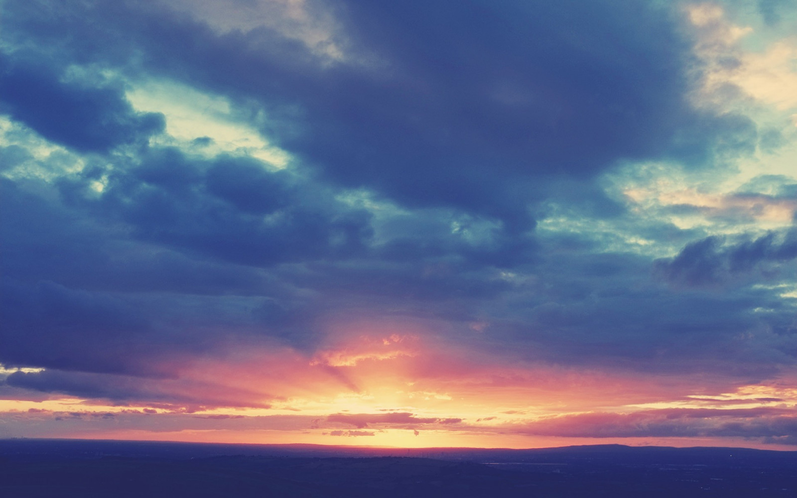 แสงแดด, พระอาทิตย์ตก, ทะเล, ท้องฟ้า, เมฆ, พระอาทิตย์ขึ้น, ตอนเย็น, เช้า, ขอบฟ้า, บรรยากาศ, พลบค่ำ, เมฆ, รุ่งอรุณ, สายัณห์, ท้องฟ้าสีแดงตอนเช้า, ปรากฏการณ์ทางอุตุนิยมวิทยา, Cumulus