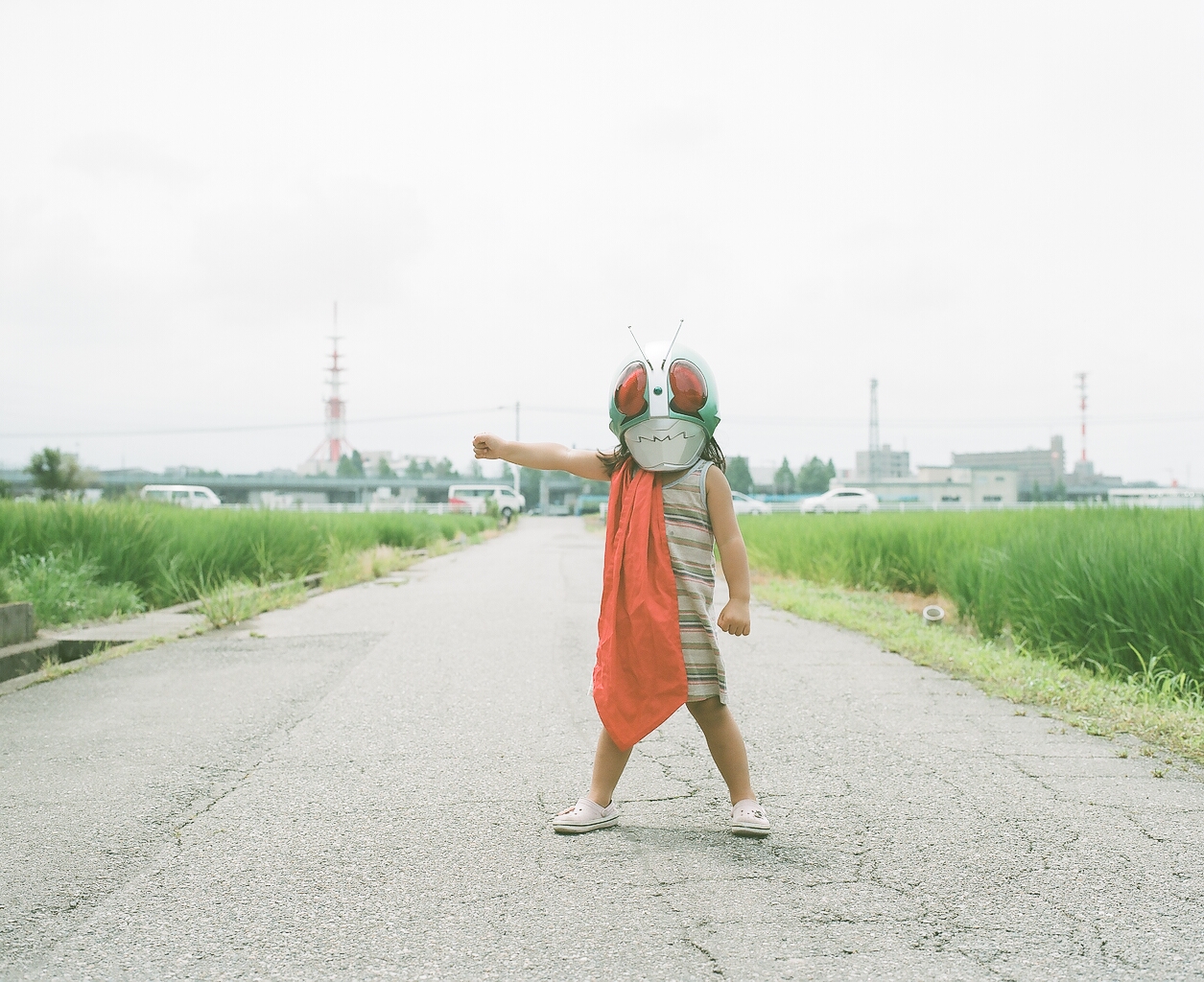 oblečení, fotografie, silnice, dívka, šaty, dovolená, nebe, tráva, chůze