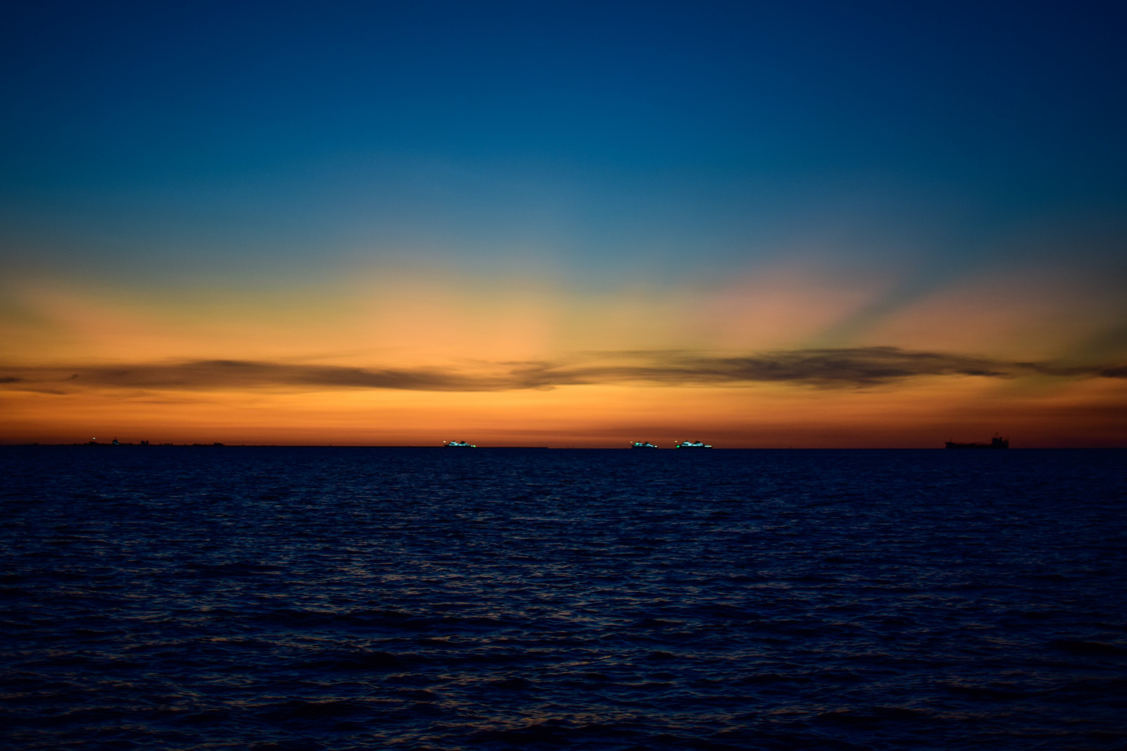 Schiuma marina, cielo blu, tramonto, Hainan