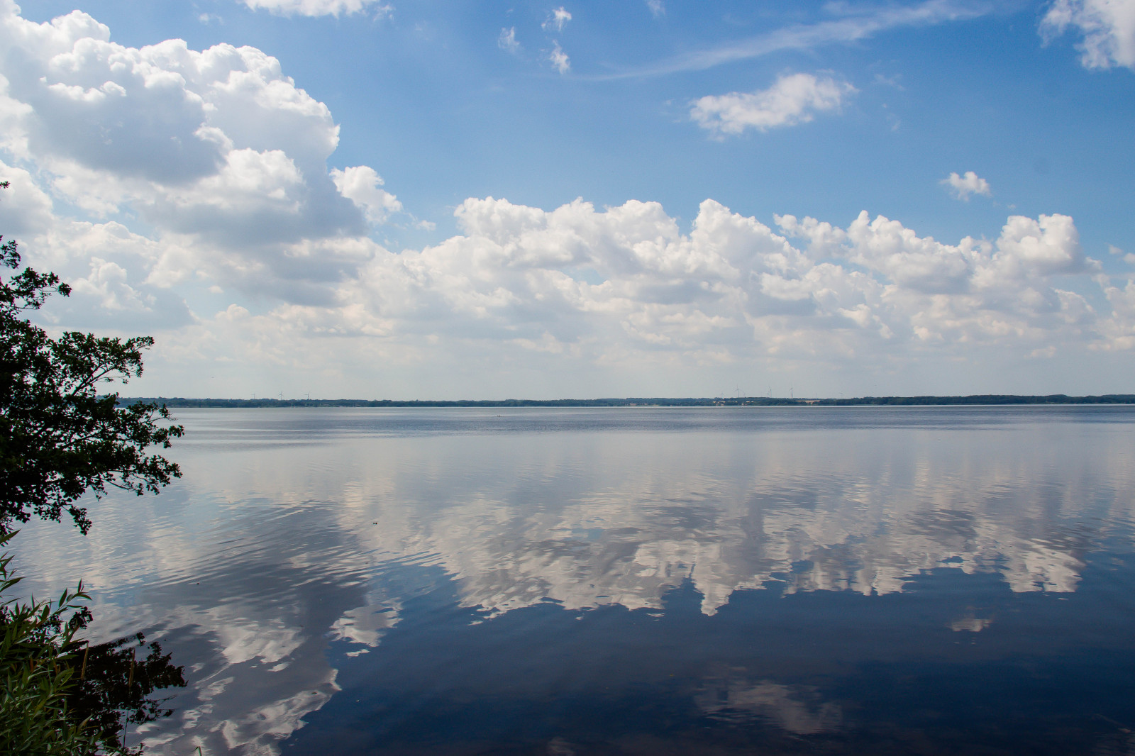 slunečnímu záření, krajina, moře, jezero, voda, Příroda, odraz, nebe, svítání, ráno, řeka, horizont, soumrak, mrak, strom, hora, svítání, vatten, moln, sj, reflektion, ringsj n, clous, nádrž, jezero, atmosférický jev, tělo z vody, meteorologický jev