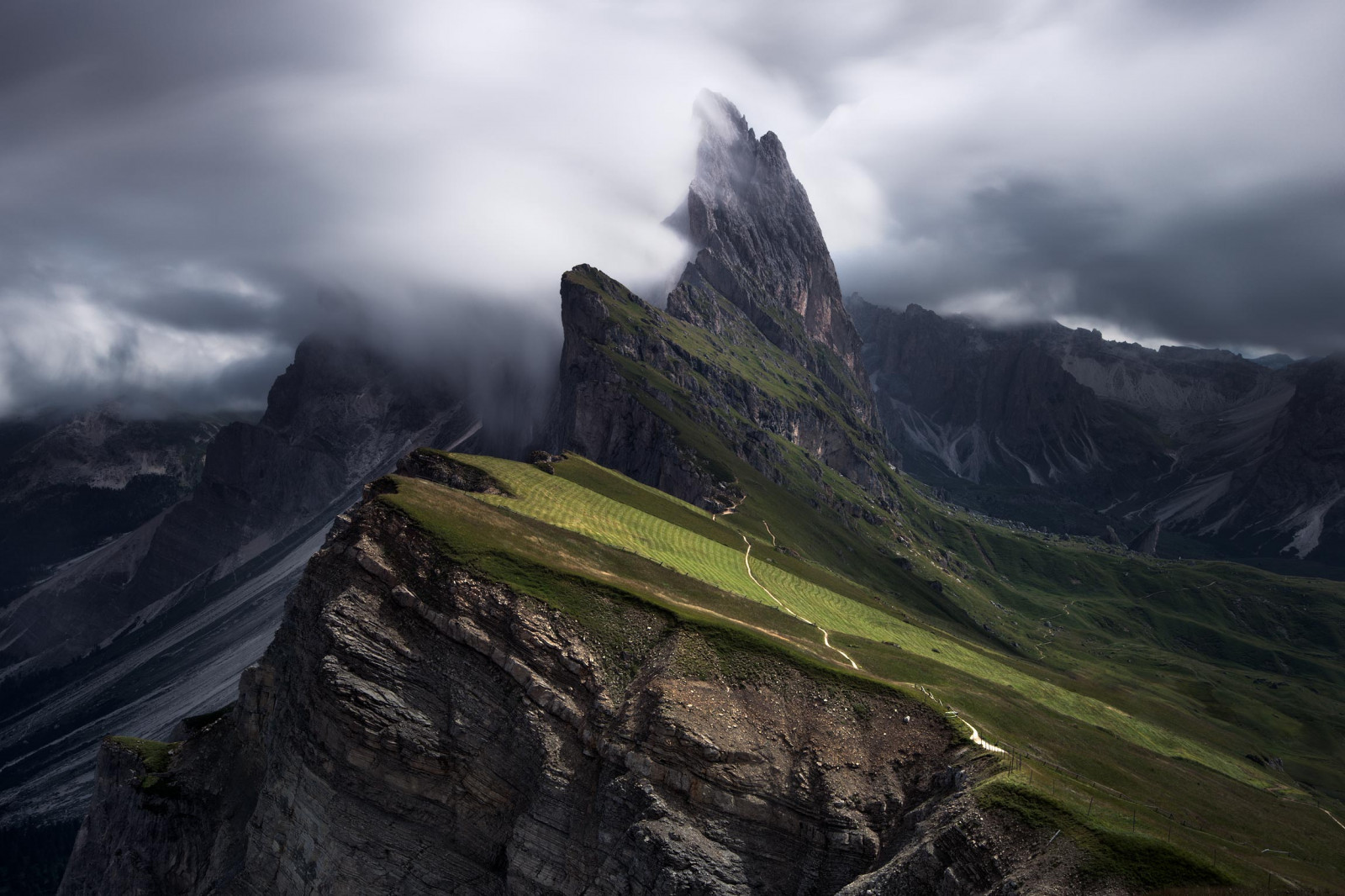 Landschaft, Italien, Hügel, Rock, Natur, Betrachtung, surreal, Cliff, Sommer-, Fjord, Tal, Bergpass, Wildnis, Alpen, Klettern, Wandern, Gipfel, Tirol, Grat, Terrain, dramatisch, Wolke, Spitzen, Berg, Wetter, Abenteuer, Dolomiten, Jeromebphoto, Dolomiti, Valgardena, Sudtyrol, Atmosphärisches Phänomen, Bergige landforms, Landform, geographische Eigenschaft, Gebirge