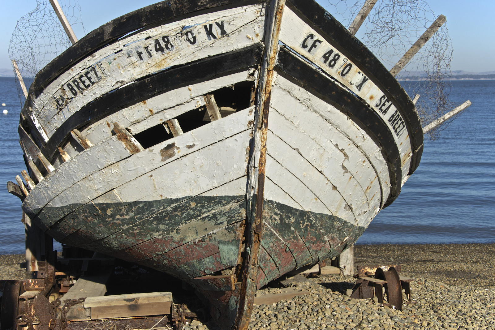 mořský vánek, Historicboat, oldboat, Dřevěný člun, rybářská loď, chinacamp, složení, availablelight, naturallight, scottjohnson, San Rafael, Sanpablobay, Marin County, Kalifornie, northerncalifornia, Californiaparks, Bayareaparks, Rybaření, Historicvillage, Nikon, D600, dSLR, fullframe, Nikkkor28300mm, beautifullight, thoughtfulcomposition, californiaphotographer, marincountyphotographer, sanfranciscobayareaphotographer, fineartphotography, Drsný, viewfullscreen, celá obrazovka, creativephotography, artphotography, artisticphotography, photographicart, photographiccreativity, artfulcpmpsition, skládání, makingfinephotos, existinglight