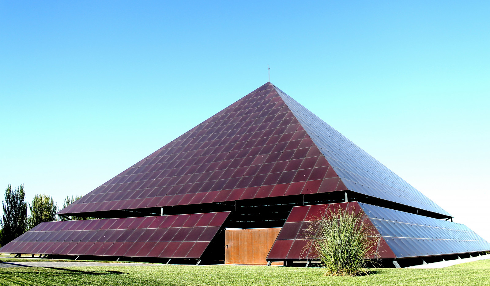 světla, milovat, nebe, park, mraky, trojúhelník, ocel, Kánon, kov, stodola, památky, pyramida, Madrid, cielo, paisaje, Bosque, arboles, železo, formulář, střecha, mezník, půvabný, torre, formuláře, energie, fasáda, parque, juan, Formas, věže, brillo, denní osvětlení, monumentos, Hierro, canon1100d, solární energie, forma, Pyramid, Triangulo, Enamorado