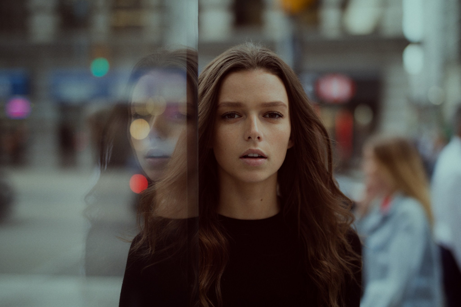 tvář, ženy, model, portrét, hloubka pole, při pohledu na diváka, Červené, odraz, sklenka, móda, Jesse Herzog, Osoba, hlava, barva, dívka, krása, žena, dáma, fotografie, momentka