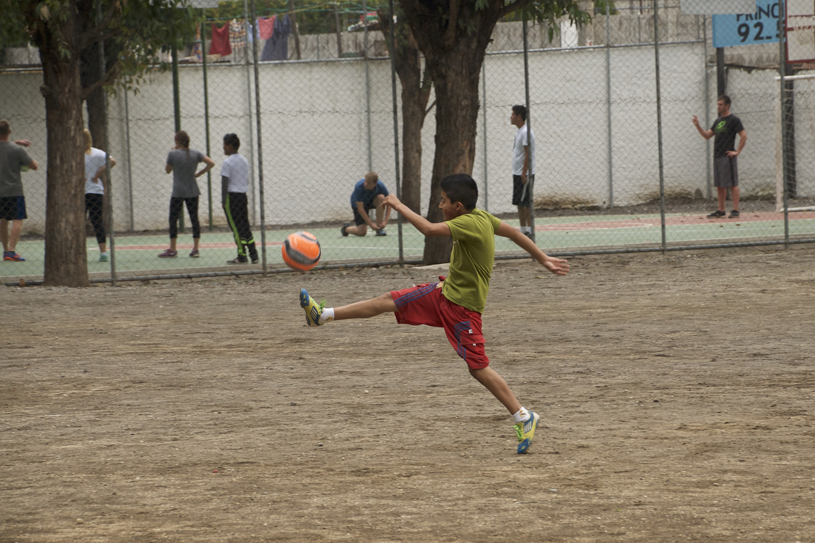 sportovní, tým, hřiště, fotbal, míč, Dospívající, hrát si, hobby, kop, chlapec, volný čas, zábava, hra, soutěž, mistrovství, turnaj, energie, rekreace, hry, hráč, sportovní dějiště, událost soutěž, týmový sport, veřejný prostor, soft tenis, Pallone, sports training, street football
