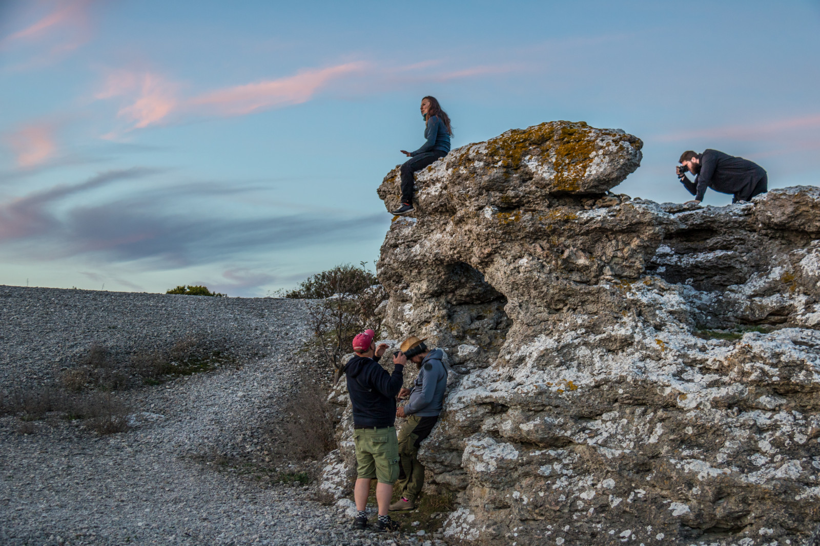 sportovní, lidé, západ slunce, moře, Skála, útes, šplhání, chůze, vrcholek, Cheyenne, hřbet, Terén, hora, solnedg ng, m nniska, Gotland, holmh Llar, attackfoto, Rauk, seastack, pelle, dobrodružství, horských reliéf, pohoří, extrémní sport, horolezectví, sportovní lezení