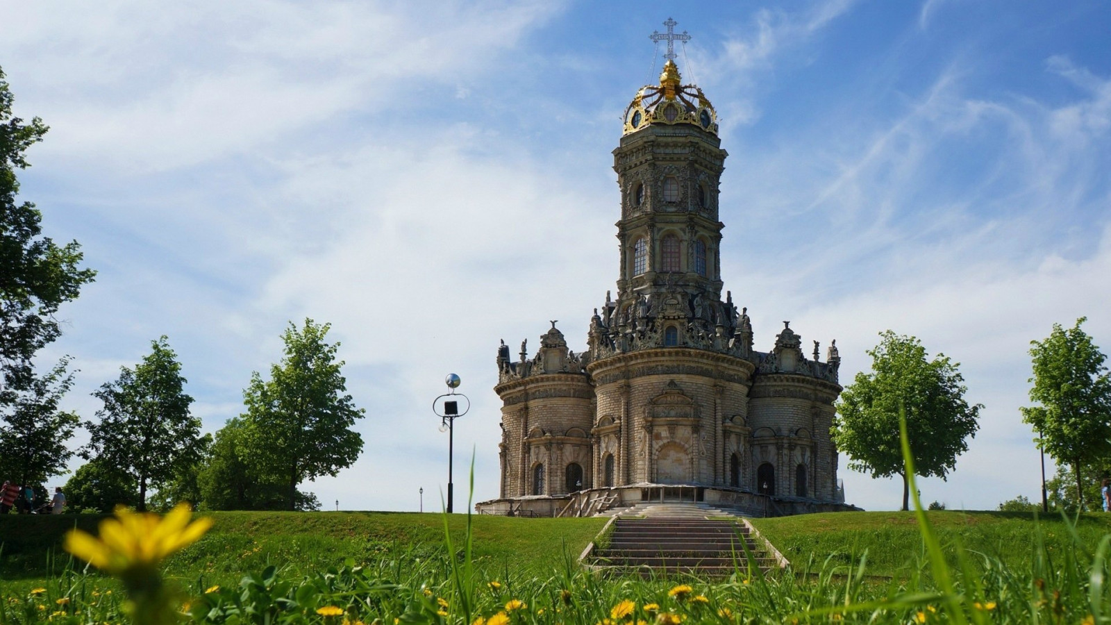 วัด, ต้นไม้, แนวนอน, คน, ดอกไม้, สถาปัตยกรรม, ธรรมชาติ, อาคาร, หญ้า, เมฆ, ภูเขา, หอคอย, มงกุฎ, รัสเซีย, คริสตจักร, บันได, บาร็อค, ดอกแดนดิไลอัน, ศาสนา, มหาวิหาร, อาราม, โบสถ์, ยอดแหลม, Podol ของ k, ปราสาท, อสังหาริมทรัพย์, สถานที่สำคัญ, สถานที่สักการะบูชา, บ้านที่โอ่อ่า