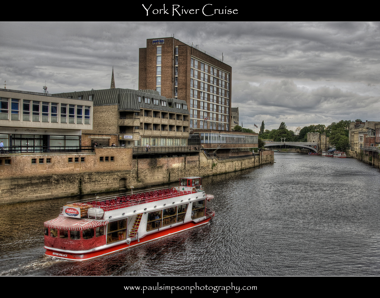 barvitý, loď, město, panoráma města, voda, budova, odraz, nebe, cihly, Anglie, most, řeka, historický, HDR, Spojené království, doprava, kanál, metropole, Yorkshire, beton, plachtění, spirála, řemeslo, York, oblouky, strom, flickr, volný čas, waterside, budovy, lodě, barvitý, plavidlo, kanál, přeprava, oblouk, plachta, obraz, snímky, towerblock, Photomatix, centrum města, potěšení, paulsimpsonphotography, Severní Yorkshire, urban area, vodní, Metropolitní oblast, tělo z vody, picturesof, motorový člun, grayday, photosof, imageof, photoof, imagesof, roadbridge, blikat, redandwhite, Budov, Greyday, Řeka, obrázek, volný čas, Yorkboat, Flowingriver, Yorkboattrip, Yorkboatride, water transportation