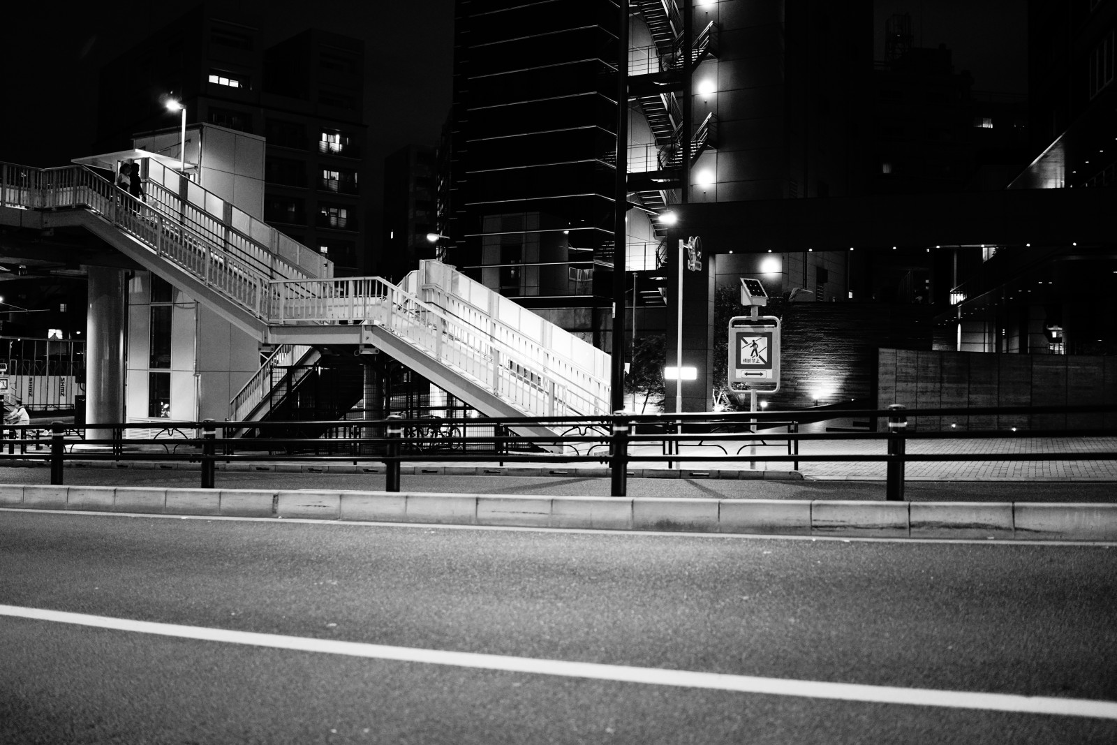 Japonsko, bílý, Černá, černobílý, město, ulice, panoráma města, noc, silnice, fotografování, Sony, Tokio, RX1R, infrastruktura, světlo, centrum, tělesné, osvětlení, CC, tvar, Zeiss, tma, rx, rx1, rx1rm2, rx1rmark2, CreativeCommons, pruh, urban area, Černý a bílý, monochromatické fotografování, Film noir, lidské osídlení