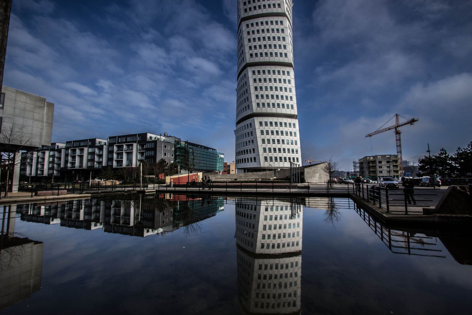město, panoráma města, architektura, budova, odraz, nebe, panoráma, mrakodrap, večer, věž, soumrak, metropole, centrum, Turning Torso, v strahamnen, architektura, byggnad, Malmo, architektura, reflektion, mezník, průmysl, urban area, lidské osídlení, panelový dům
