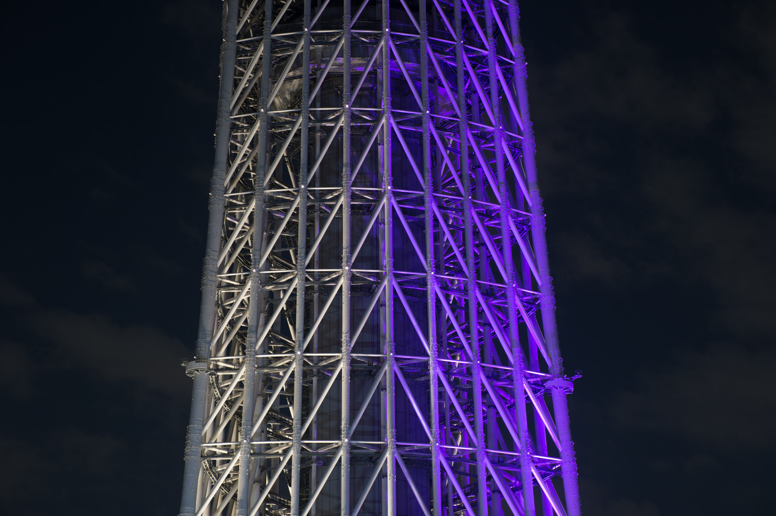 Japan, nat, arkitektur, symmetri, skyskraber, blå, tårn, pariserhjul, Nikon, Tokyo, elektricitet, Jp, Skytree, transmission tårn, NIKKOR, belyst, belysning, linje, mast, milepæl, Tokyo Skytree, afs105mmf14eed, afsnikkor105mmf14eed, df, Miyabi, turistattraktion, elforsyning