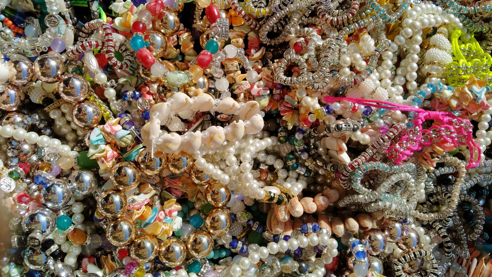 Wallpaper : colorful, jewels, pearls 4000x2250 - hdkr947 - 2162441 - HD