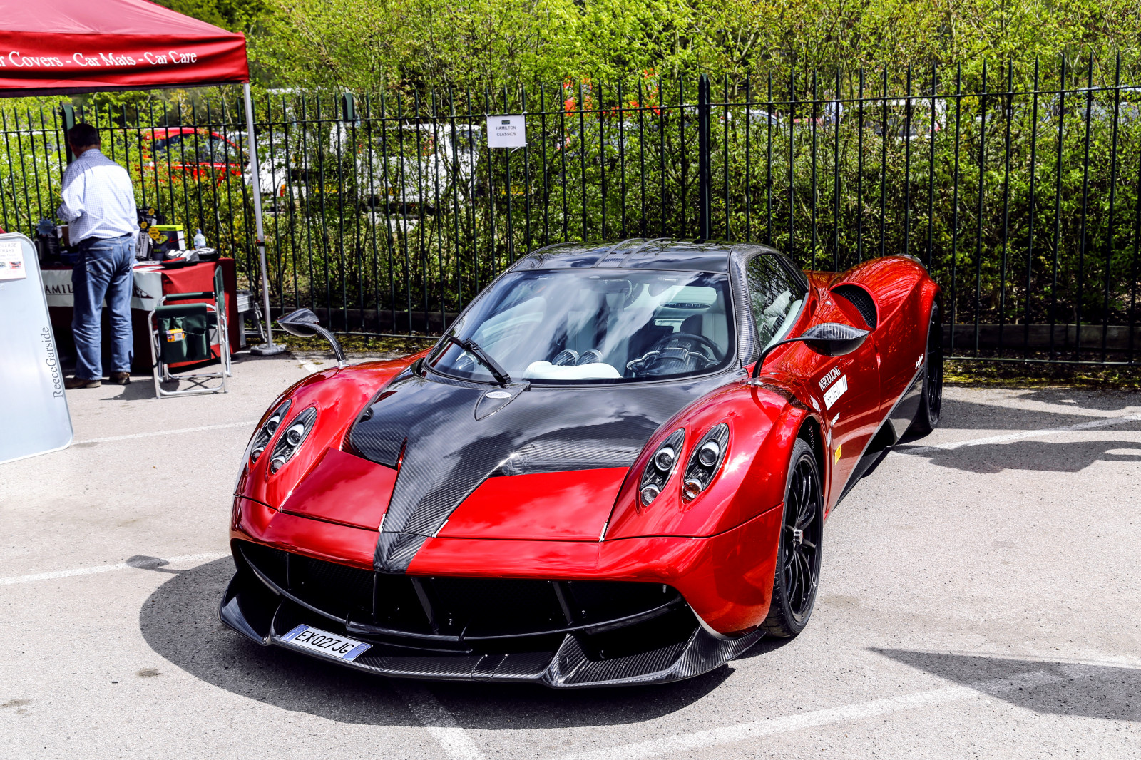 Londýn, ulice, auto, Červené, vozidlo, silnice, slunce, dějiny, Kánon, letní, sportovní auto, Pagani, Huayra, výkon auta, Hypercar, italština, Vzácný, Brooklands, kolo, 6d, canon6d, superauto, pozorovatel, pozemní vozidla, automobilového designu, automobilový exteriér, závodní auto, luxusní vůz, motorové vozidlo, městské auto, sportovní užitkové vozidlo, závoďák, střední velikost auta, Tempesta, autoitalia, Pacchettotempesta, automotive wheel system