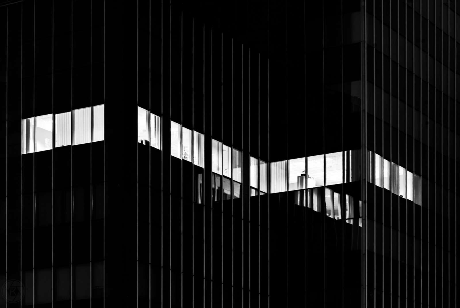 Černá, černobílý, okno, noc, architektura, budova, symetrie, mrakodrap, sklenka, vzor, metropole, struktura, úhel, Záhřeb, světlo, Černá bílá, osvětlení, čára, tma, fasáda, počítač tapeta, Černý a bílý, monochromatické fotografování, denní osvětlení