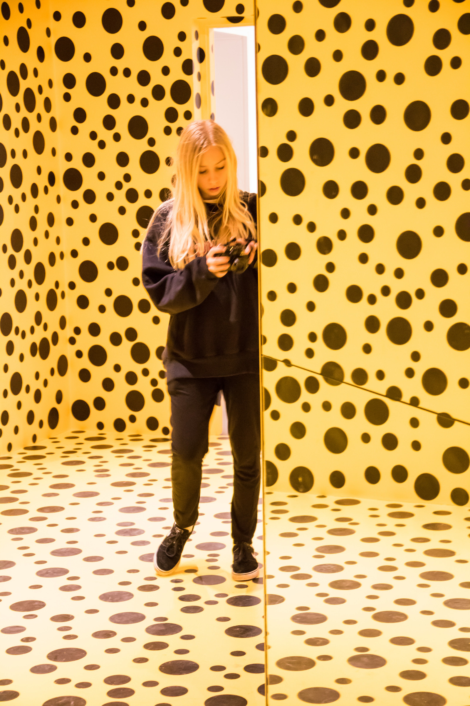 žlutý, vzor, móda, muzeum, jaro, Dánsko, Louisiana, konst, Danmark, výstava, UTST llning, design, yayoikusama, exif modelu canoneos760d, geocountry, Kamera aby kánon, geocity, Model fotoaparátu canoneos760d, geostate, geolocation, EXIF čočka efs18200mmf3556is, exif aby kánon, EXIF otvor 45, exif focallength 50mm, exif isospeed 6400, museumofmodernart, iuendeligheden, obuv, focení, polka dot