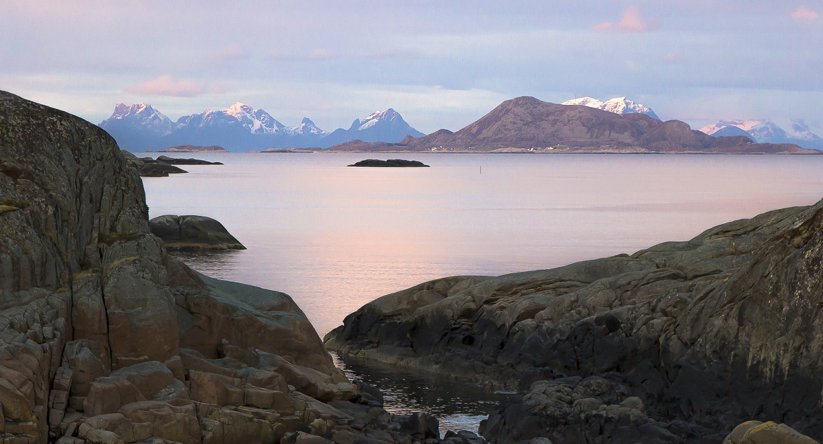 krajina, hory, západ slunce, moře, záliv, jezero, voda, Skála, Příroda, pobřeží, odraz, pláž, Cestovní ruch, Lofoten, Norsko, pobřeží, útes, Kánon, skály, fjord, pelerína, Evropa, jaro, perspektivní, Severní, Europa, nord, 2014, atlantický, světlo, Terén, cestovat, hora, oceán, primavera, zátoka, výlet, nádrž, 600D, eos, natura, norge, paesaggio, smět, Maggio, ef24105l, sergeyponomarev, jezero, geologie, tělo z vody, držáky