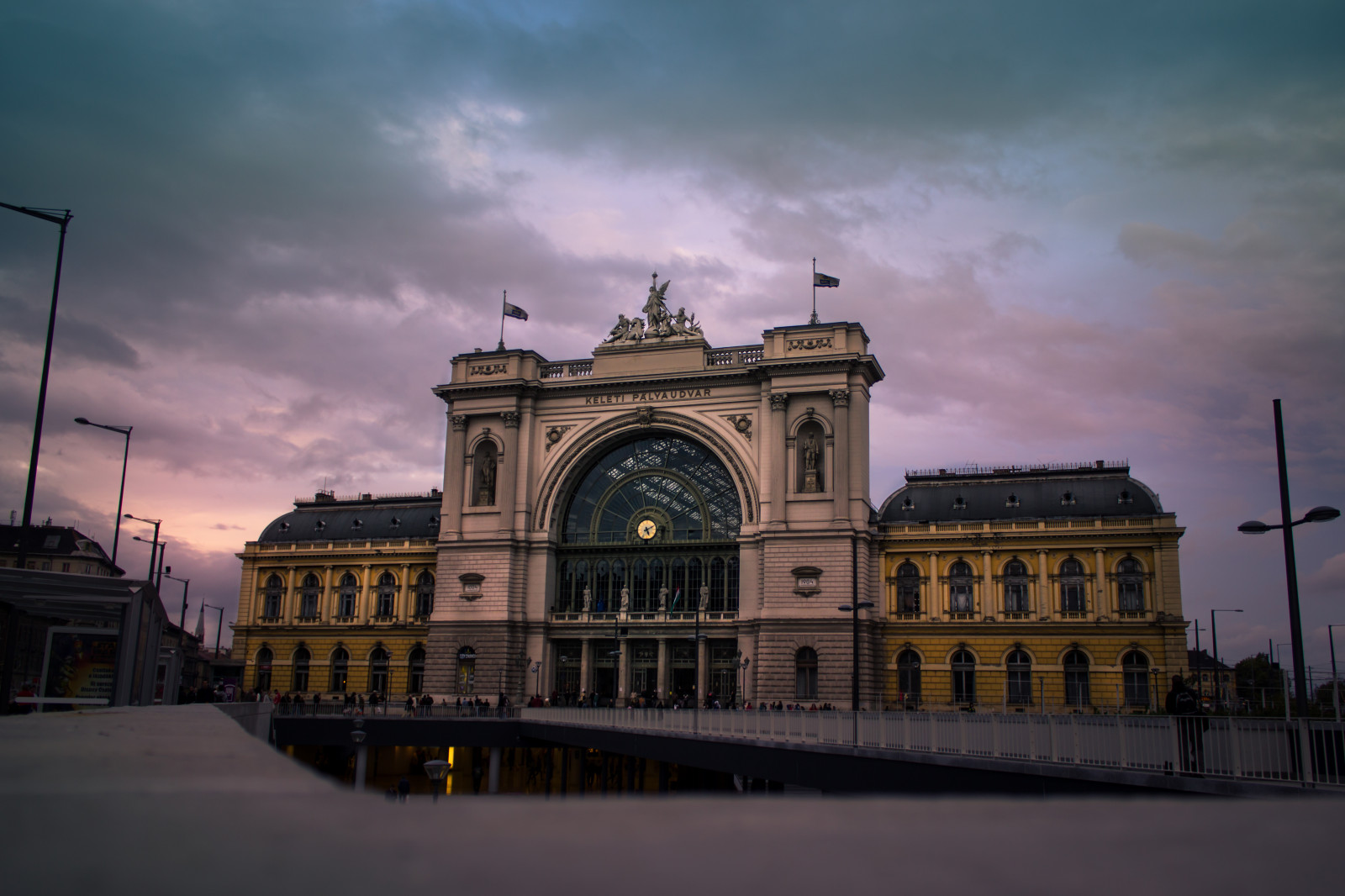 by, bybilledet, nat, arkitektur, himmel, aften, morgen, Canon, oktober, skumring, Rådhusplads, linse, Budapest, Ungarn, Rebel, 2014, downtown, efterår, kys, Jernbanestation, digital, X5, milepæl, 600d, eos, 1855mm, facade, magyarorsz g, T3i, kit, byområde, menneskelig bosættelse, efs1855mm, streetshoot, keleti, p lyaudvar
