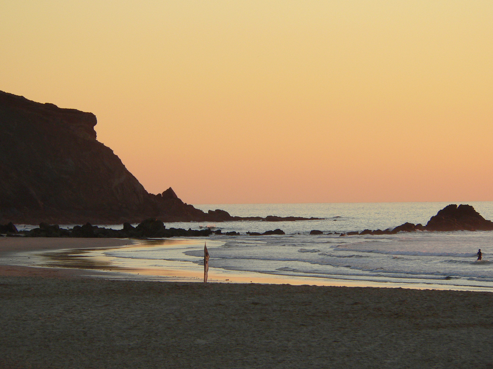 slunečnímu záření, západ slunce, moře, záliv, voda, pobřeží, písek, nebe, pláž, svítání, uklidnit, večer, ráno, pobřeží, horizont, pelerína, soumrak, pobřežní čára, Portugalsko, dovolená, svítání, prozkoumat, divoký, oceán, vlna, slapy, costy, magicalmoments, anawesomeshot, flickrplatinum, naturesfinest, abigfave, theperfectphotographer, Soe, theunforgettablepictures, mywinners, superbmasterpiece, golddragon, platinumphoto, diamondclassphotographer, chapeau, blueribbonwinner, goldstaraward, fineartphotos, 25faves, flickrsbest, ultimateshot, ourmasterpieces, shieldofexcellence, infinestyle, visiongroup, Worldbest, thegoldendreams, bec, absolutelystunningscapes, imagepoetry, tělo z vody, mořská vlna, 50faves, 10faves, mys, goldenphotographeraward, dragongoldaward, raregemsdoublefaved, Selvagem, Amado, costavicentina, focuslegacy, Oracleofexcellence, Světlá špičková společnost, coastal and oceanic landforms