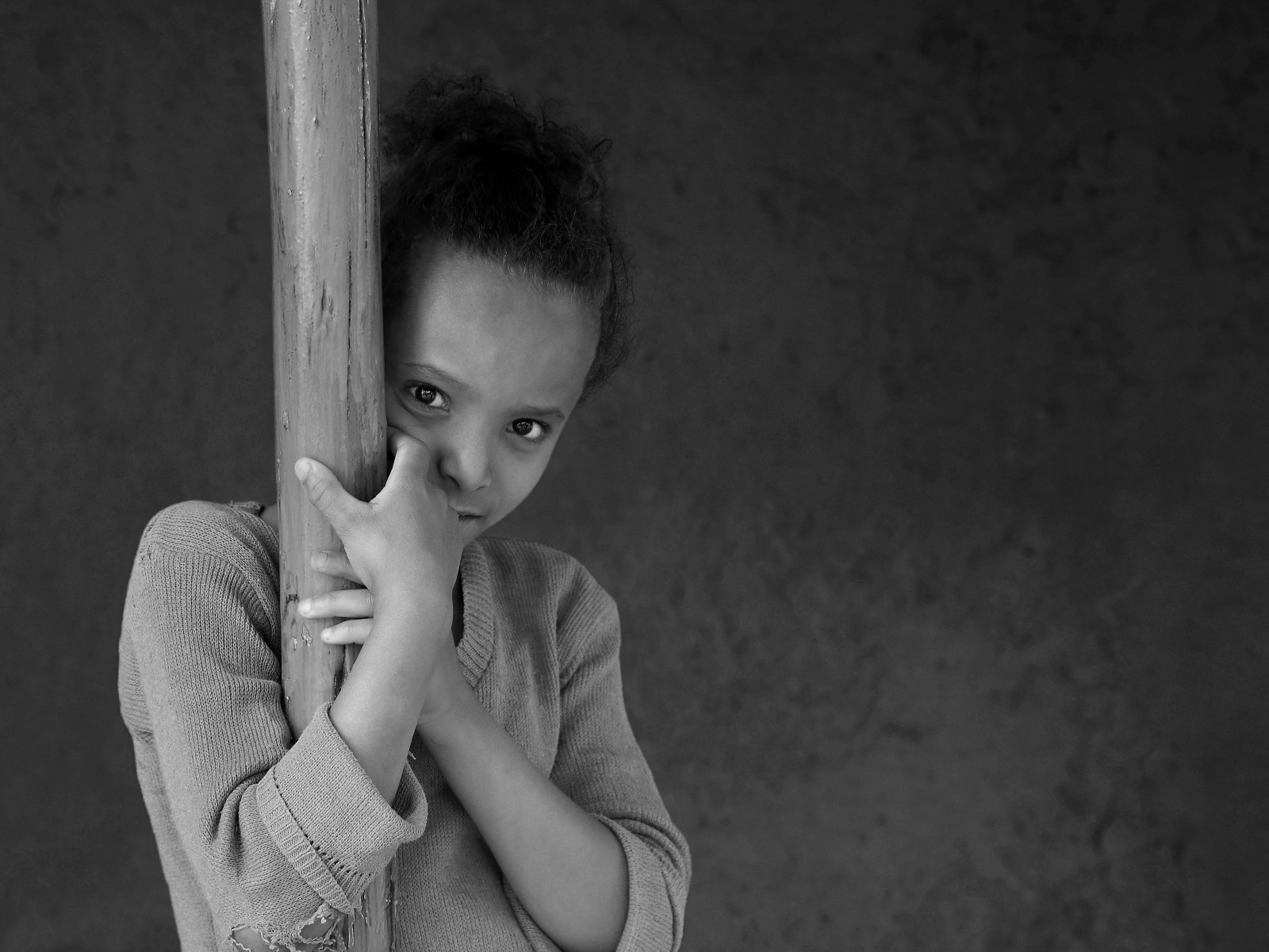 bílý, Černá, černobílý, portrét, sedící, fotografování, Kánon, svetr, stojící, Osoba, Etiopie, dítě, dívka, oko, ruka, člověk, fotografie, tma, canoneos6d, momentka, canonef24105mmf4lisusm, Černý a bílý, monochromatické fotografování, portrétní fotografie, focení, bayens, pjbayens, výklenek, základní škola, luteránský, Addis Abeba, Habeš, parochialschool, lutheranschool, eecmy, ethiopianevangelicalchurchmekaneyesus, kazanchiurael, mekaneyesus, lutheraneducation