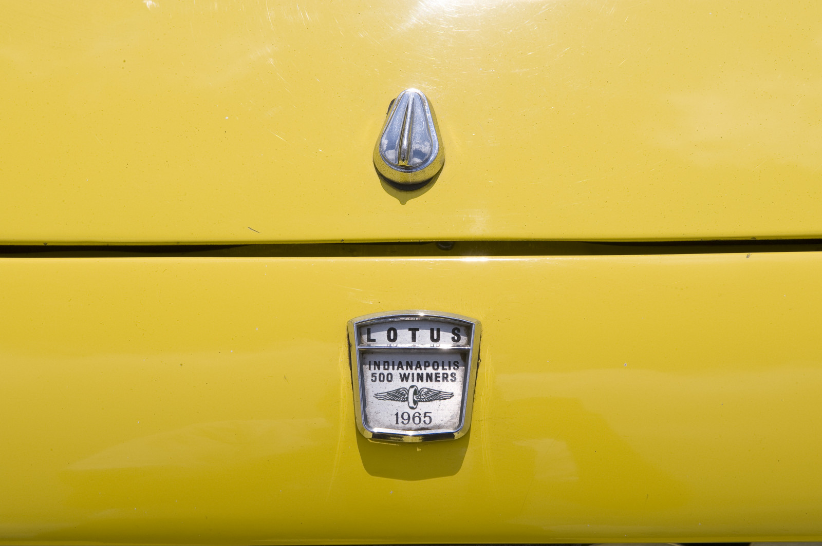 coche, vehículo, amarillo, 2010, Loto, Show de net, Netcar, Imágenes del coche, Foto del coche, rueda, Vivacidad, Supercar, símbolo, Exterior del automóvil, Marca de automóvil, Coche de la familia, parachoque, Coche ejecutivo, Coche de la ciudad, reja, Placa de matrícula del vehículo