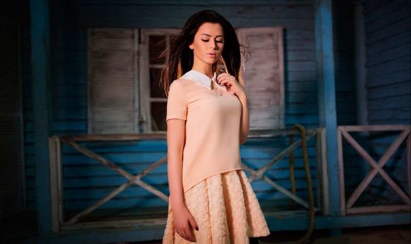 ženy venku, ženy, model, dlouhé vlasy, budova, fotografování ženy venku, ženy, model, dlouhé vlasy, budova, fotografování