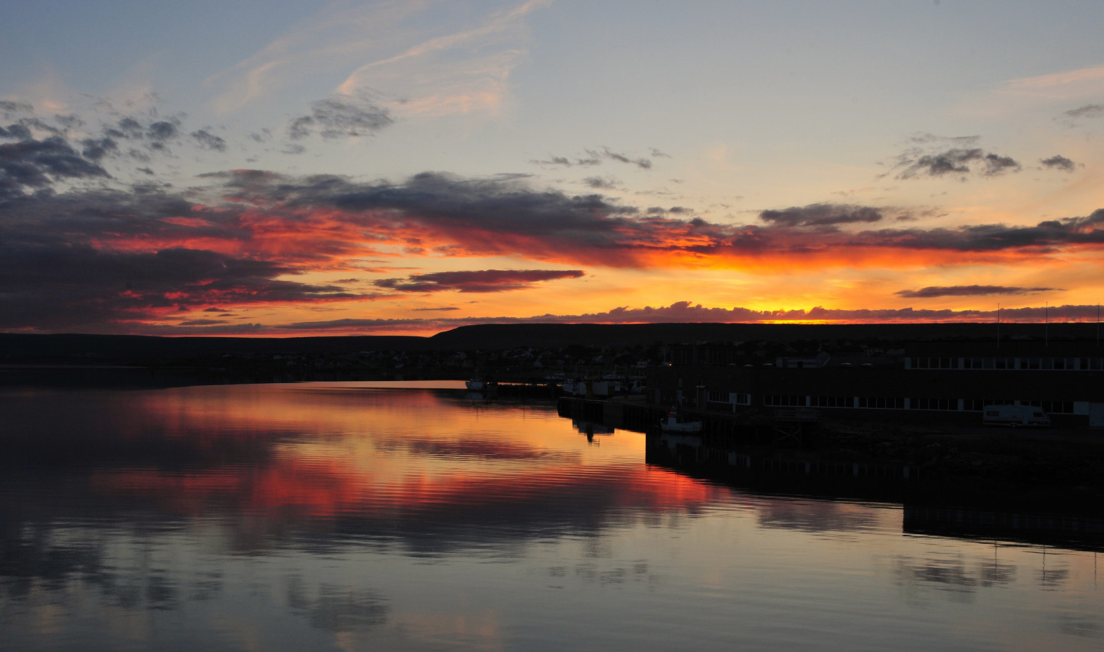 západ slunce, moře, odraz, nebe, svítání, večer, ráno, pobřeží, horizont, letní, Nikon, Arktický, soumrak, mrak, NIKKOR, svítání, prozkoumat, oceán, odrazy, půlnoční slunce, odlesk, červená obloha v dopoledních hodinách, Finnmark, VADS, GP1, Varanger, barentsregionen