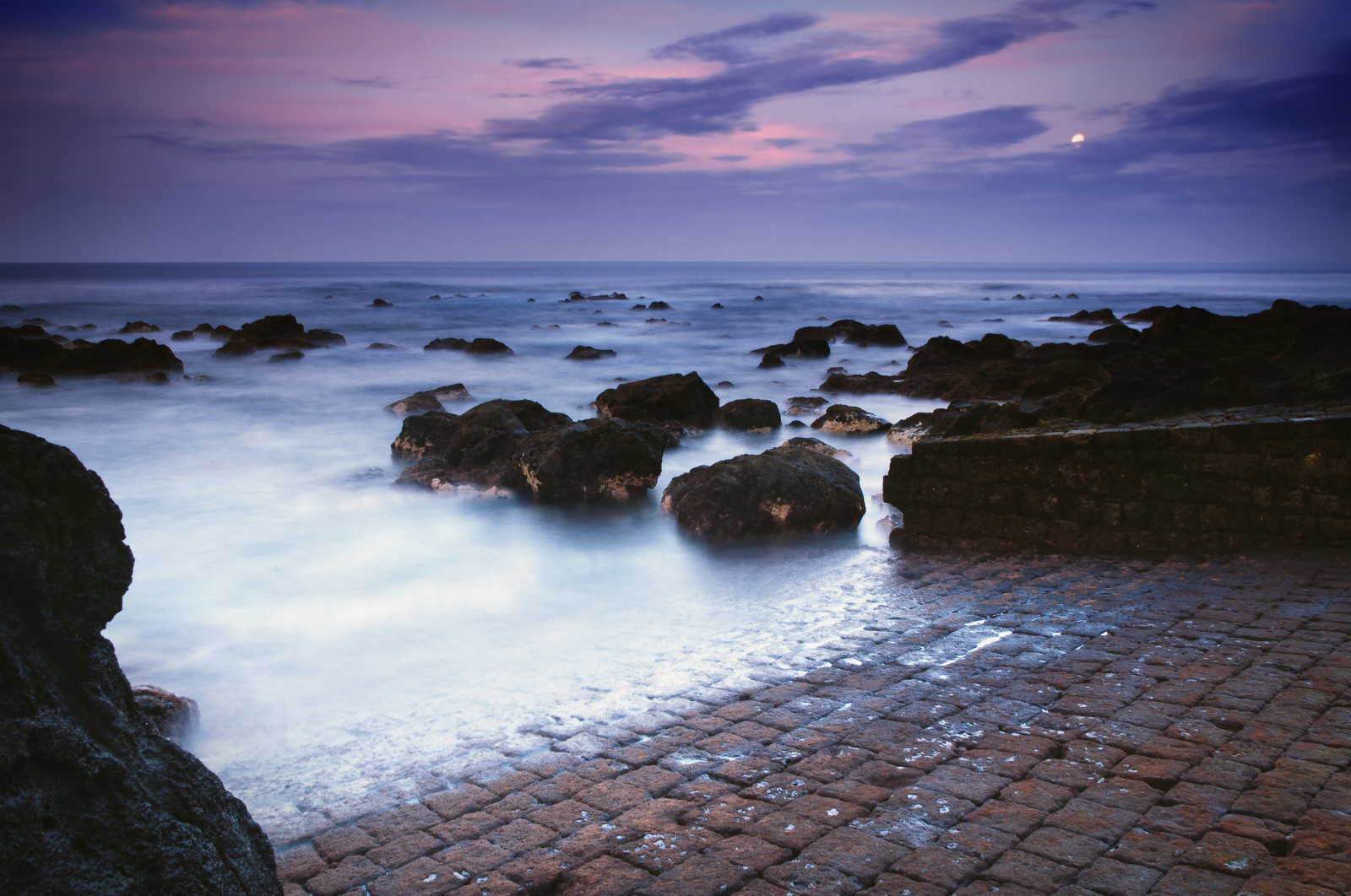 krajina, západ slunce, moře, noc, voda, Skála, pobřeží, dlažební kamen, nebe, pláž, svítání, uklidnit, Měsíc, modrý, večer, ráno, pobřeží, horizont, kámen, Evropa, dok, soumrak, azul, Portugalsko, Azory, Europa, longexposure, mrak, zakalený, svítání, mygearandme, oceán, vlna, mar, ruby3, ruby10, ruby15, ruby20, slapy, mygearandmepremium, mygearandmebronze, mygearandmesilver, mygearandmegold, mygearandmeplatinum, mygearandmediamond, oceano, Calcada, Paisagem, Atlantický oceán, čedič, saomiguel, A rudy, Lua, mořská vlna, Pedra, longaexposi o, mys, rampa, basalto, Ponta Delgada, Rocha, oceanoatlantico, Santoant nio, Molhe, Portodesantoant nio, Retratosdonorte, coastal and oceanic landforms
